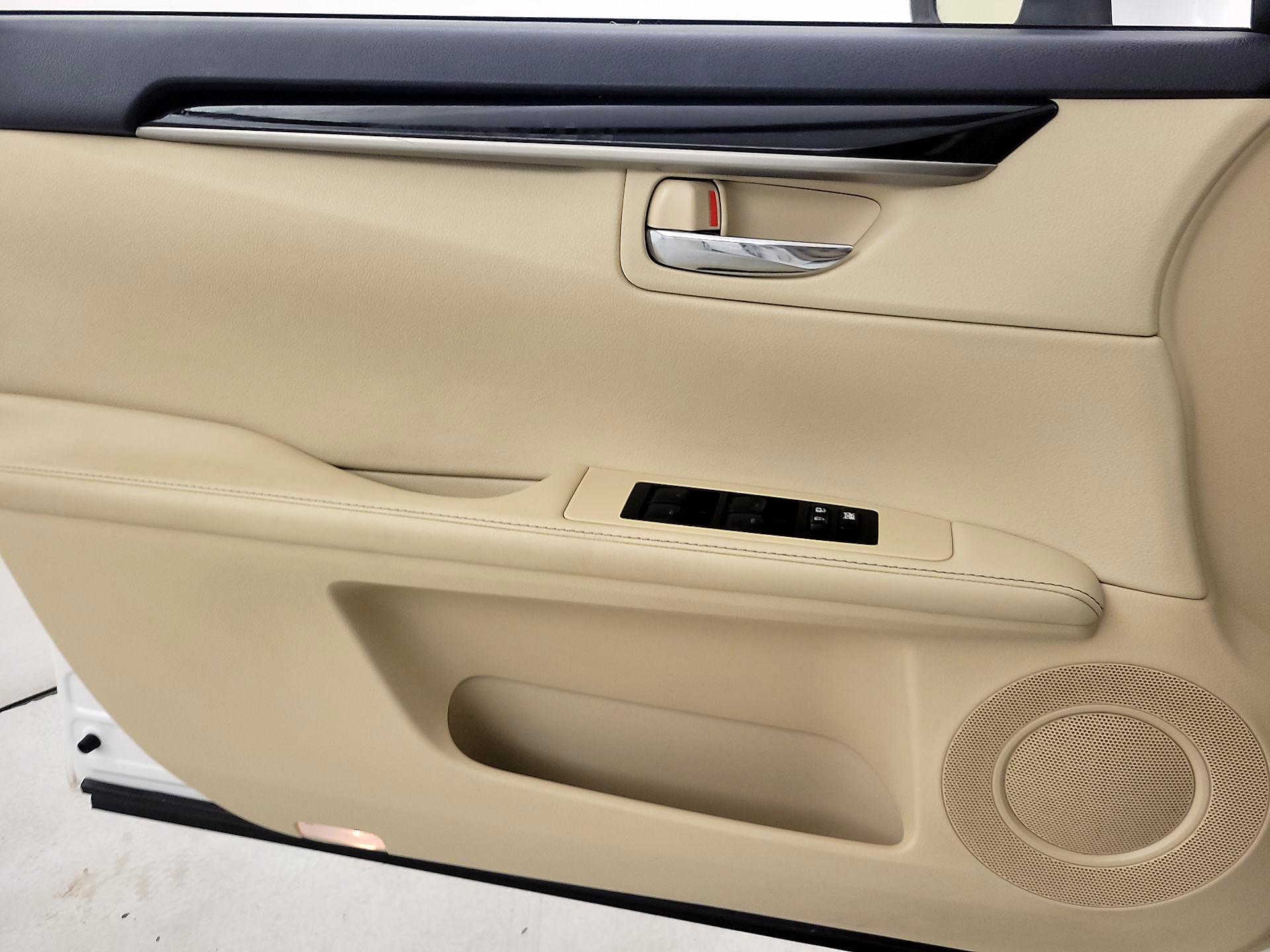 Thumbnail: 2014 Lexus ES - 12