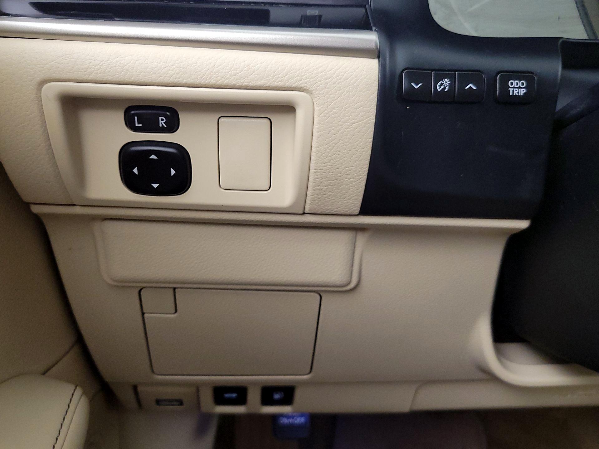 Thumbnail: 2014 Lexus ES - 13