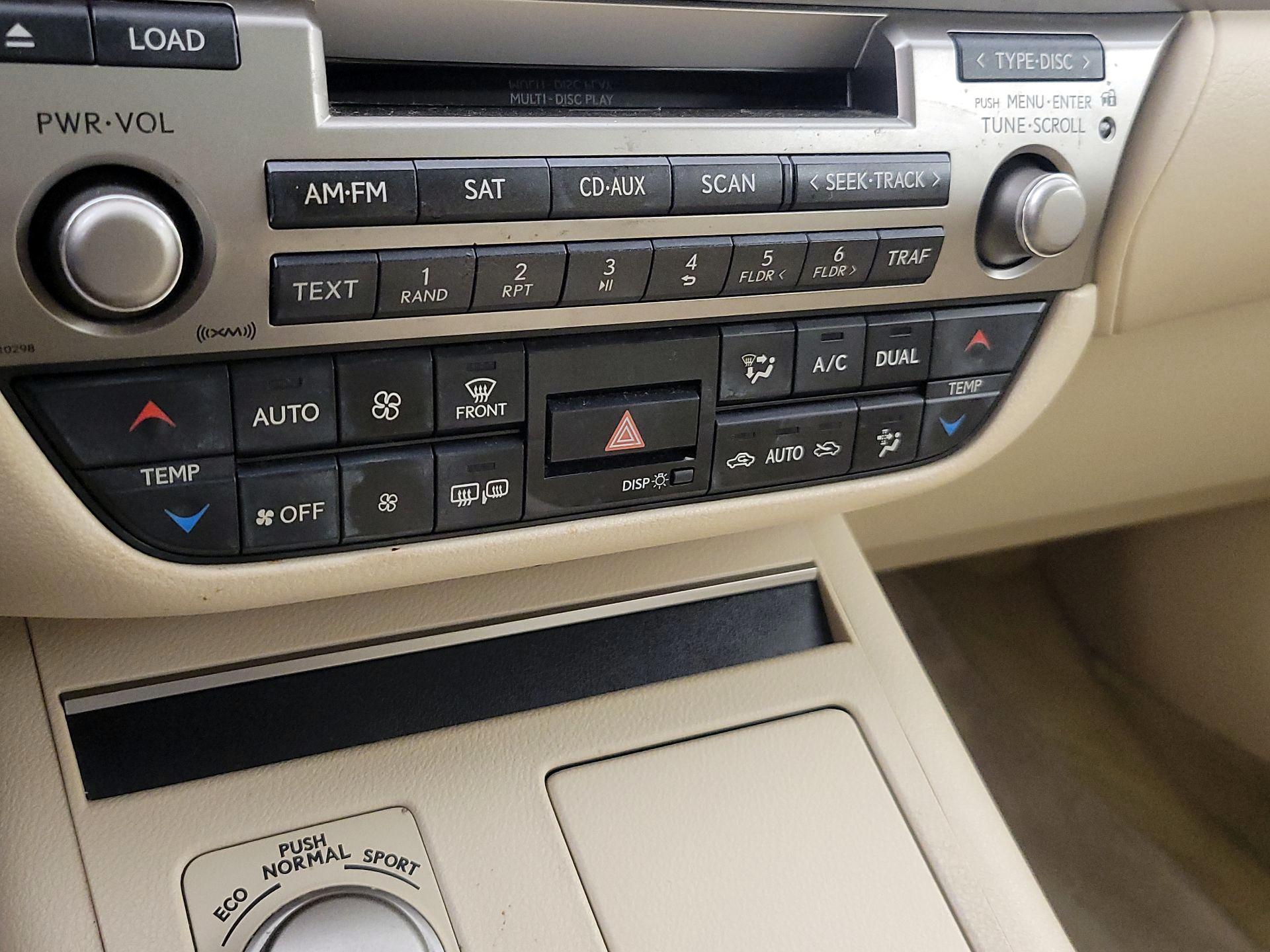 Thumbnail: 2014 Lexus ES - 15