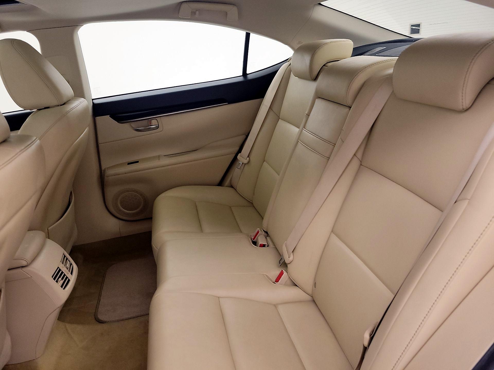 Thumbnail: 2014 Lexus ES - 19