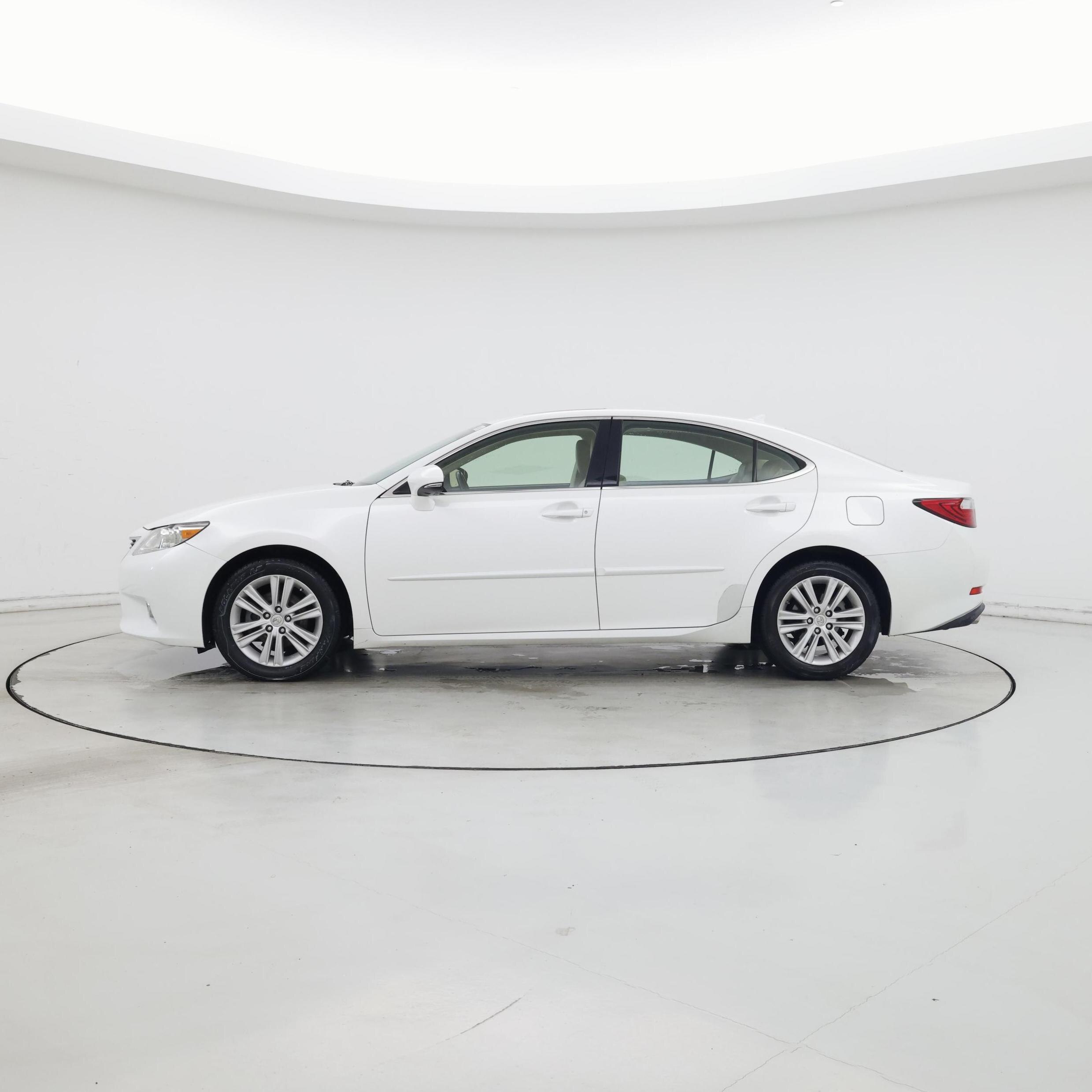 Thumbnail: 2014 Lexus ES - 3