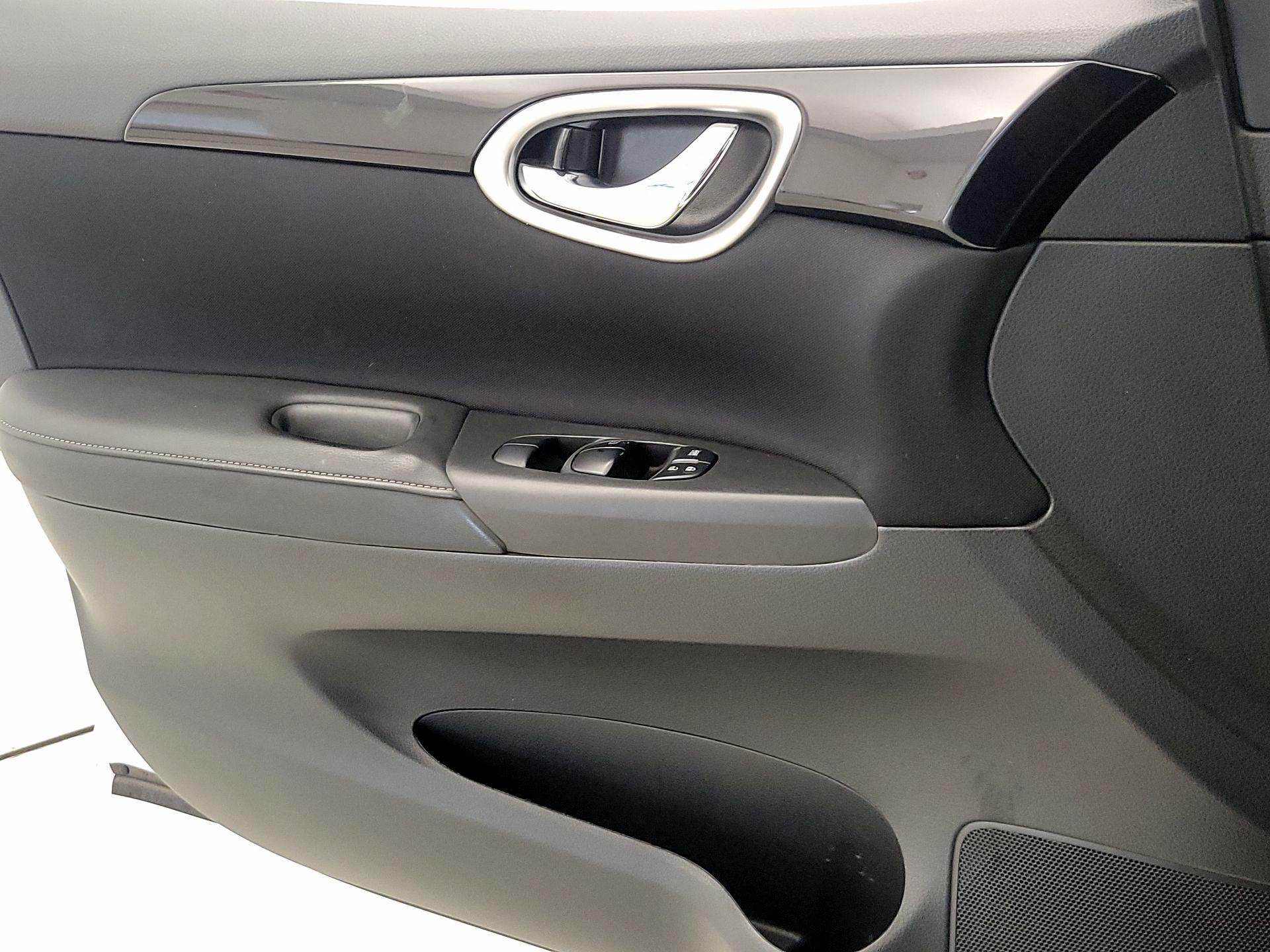 Thumbnail: 2019 Nissan Sentra - 12