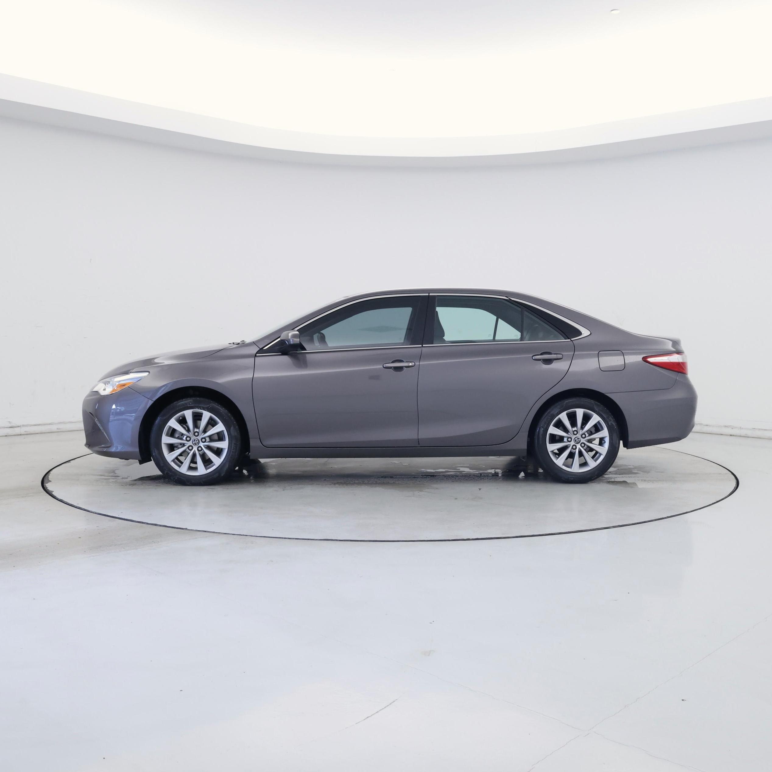 Thumbnail: 2016 Toyota Camry - 3