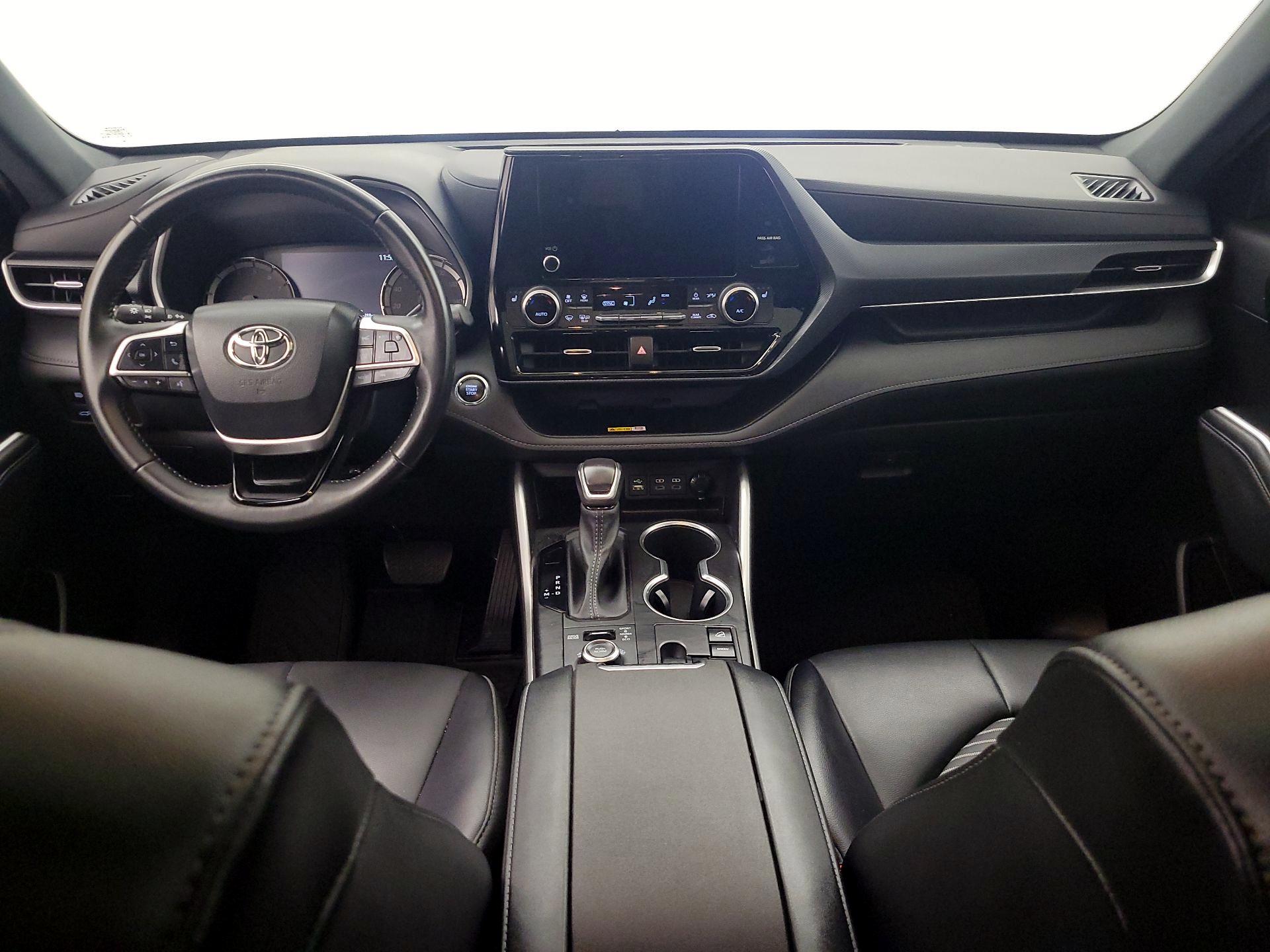 Thumbnail: 2023 Toyota Highlander - 9