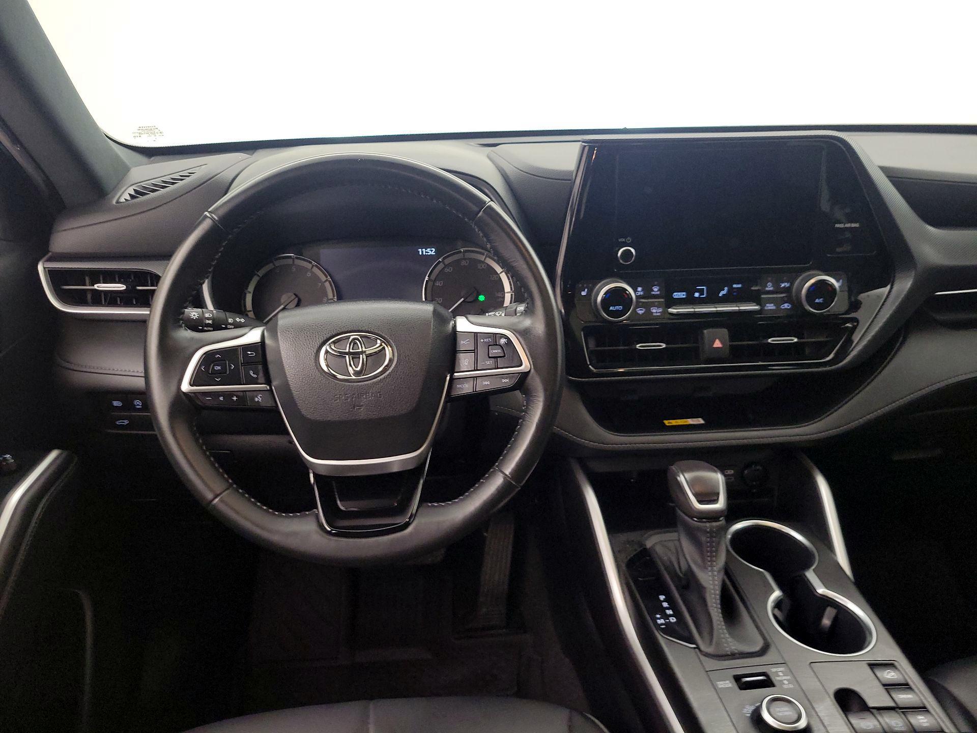Thumbnail: 2023 Toyota Highlander - 10