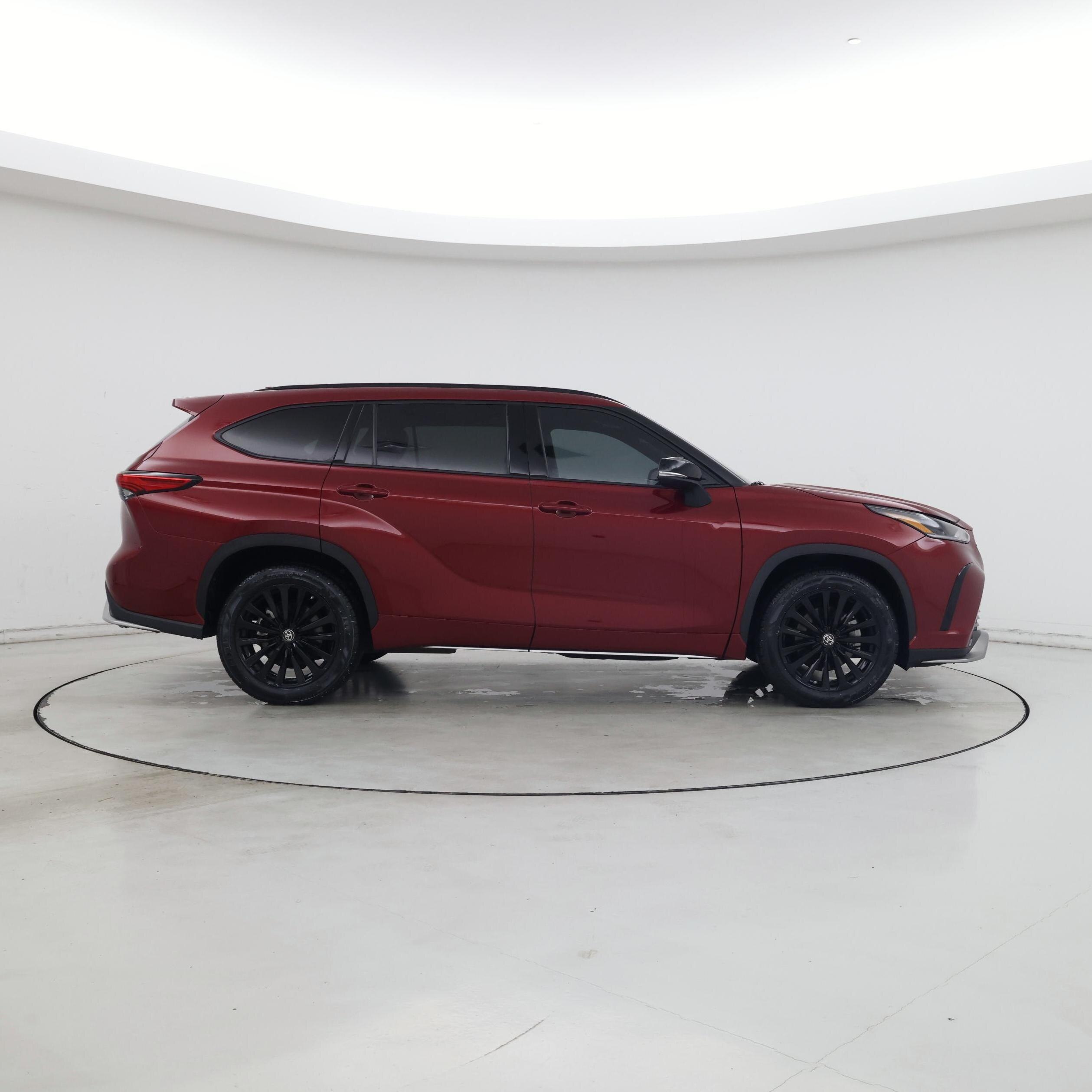 Thumbnail: 2023 Toyota Highlander - 7