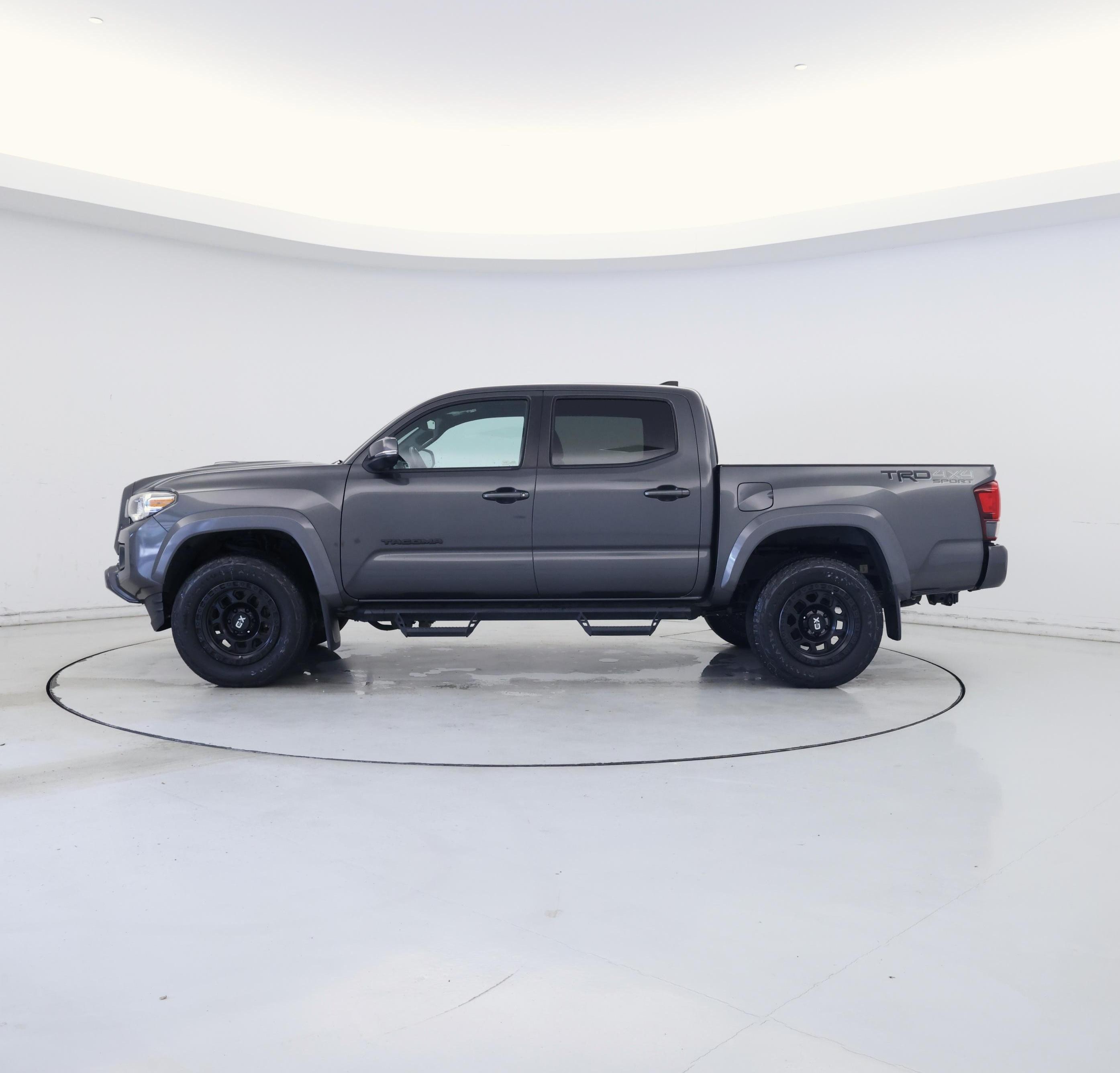 Thumbnail: 2018 Toyota Tacoma - 3