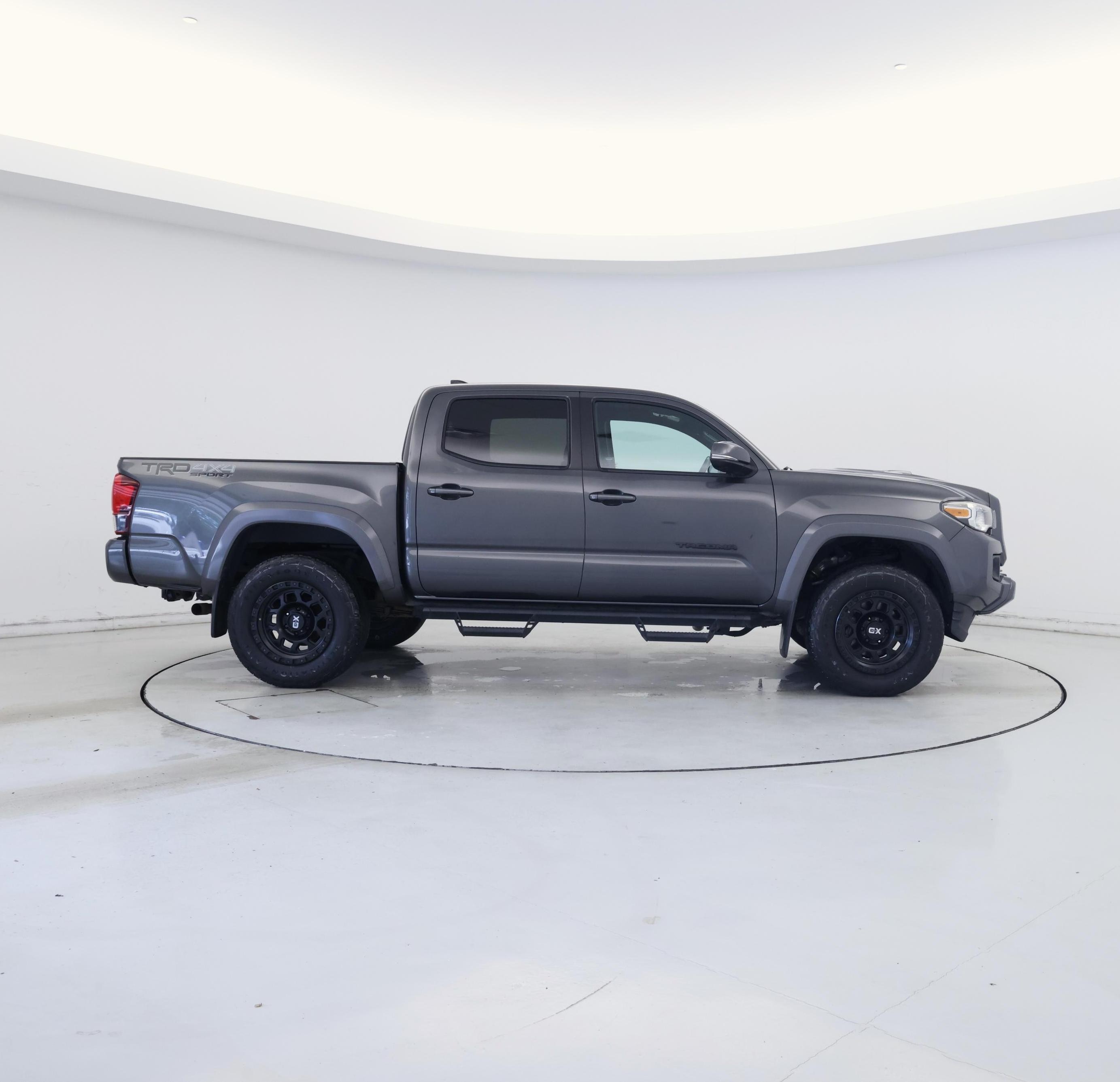 Thumbnail: 2018 Toyota Tacoma - 7