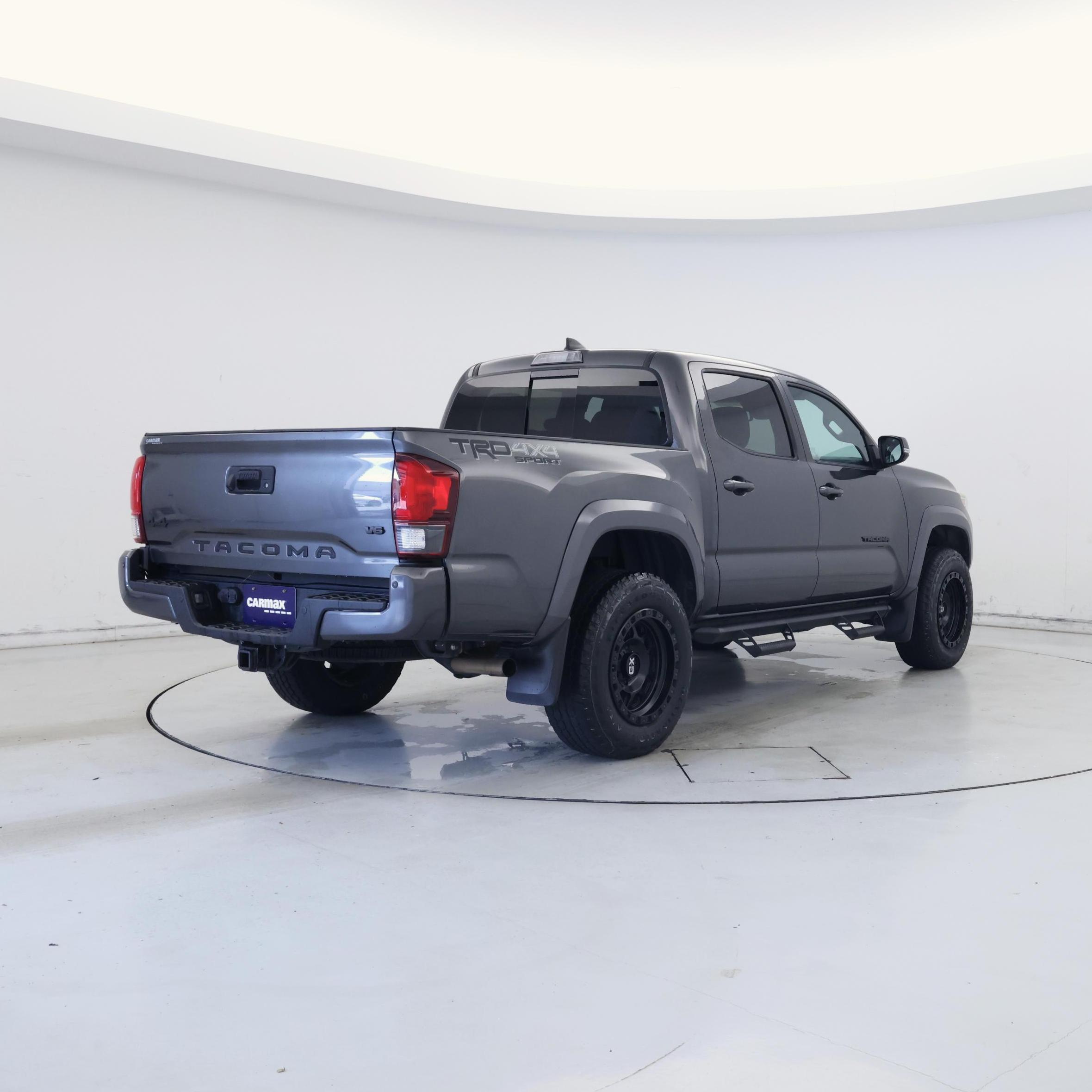 Thumbnail: 2018 Toyota Tacoma - 8