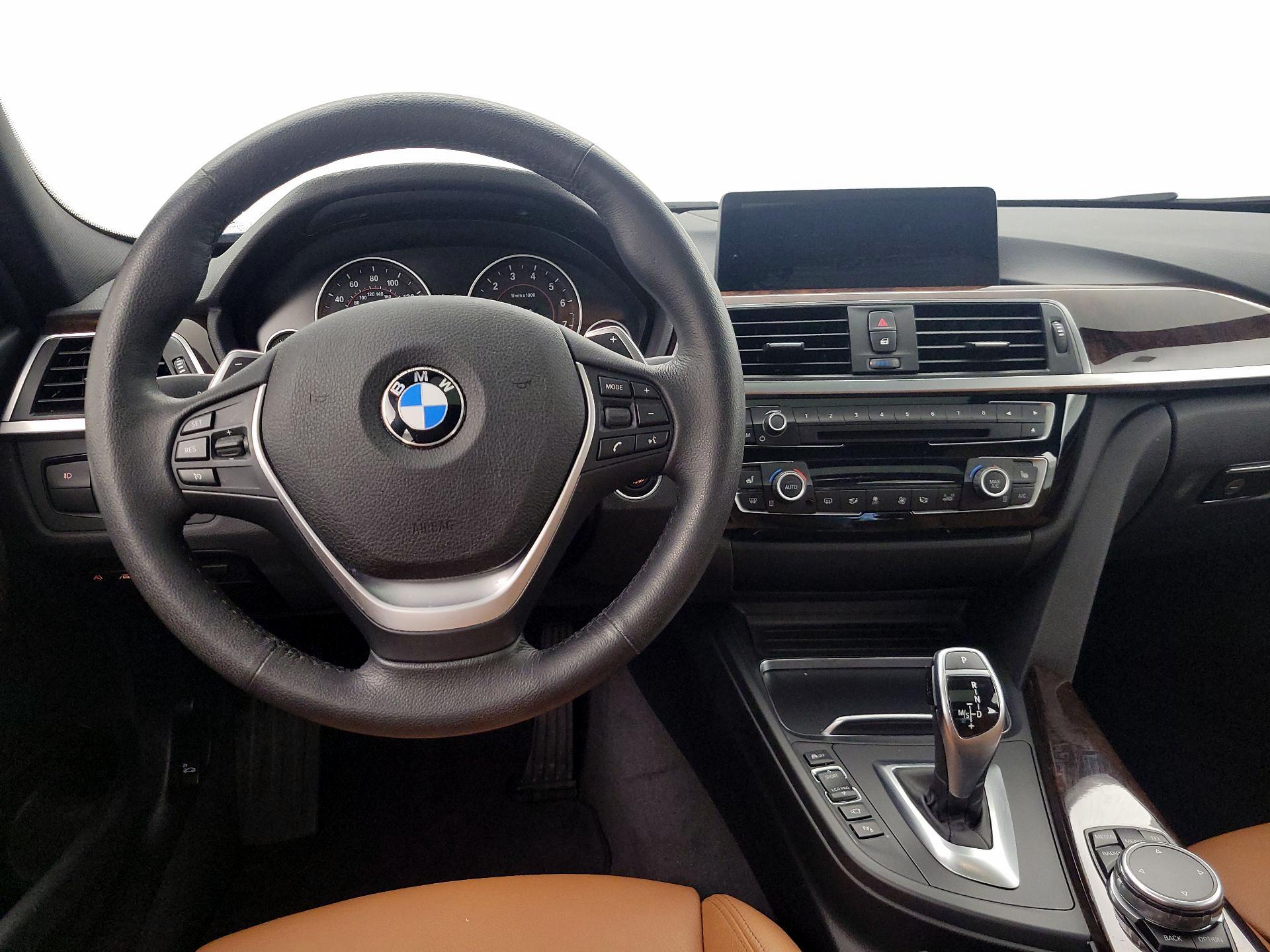 Thumbnail: 2016 BMW 3 Series - 10