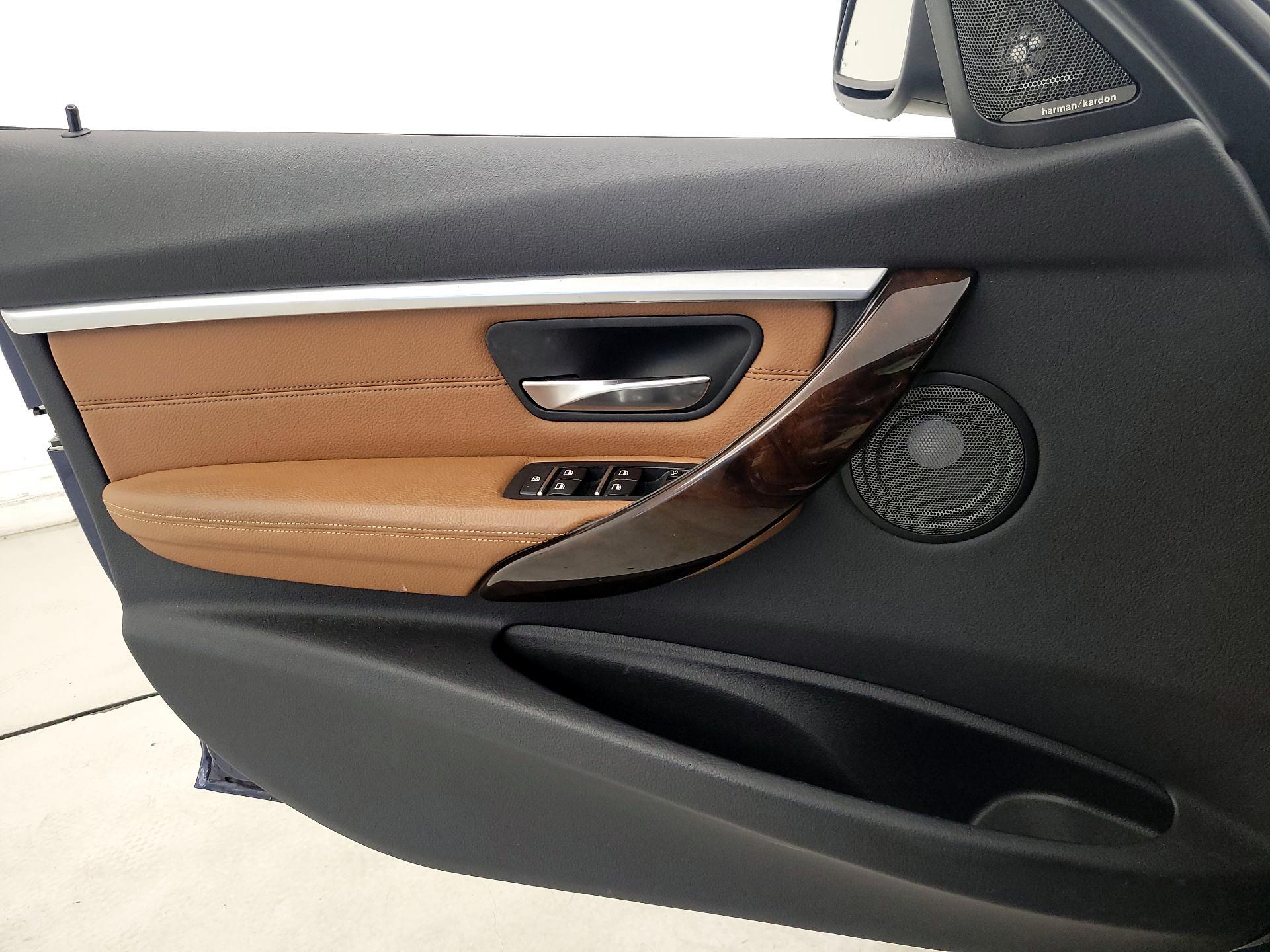Thumbnail: 2016 BMW 3 Series - 12