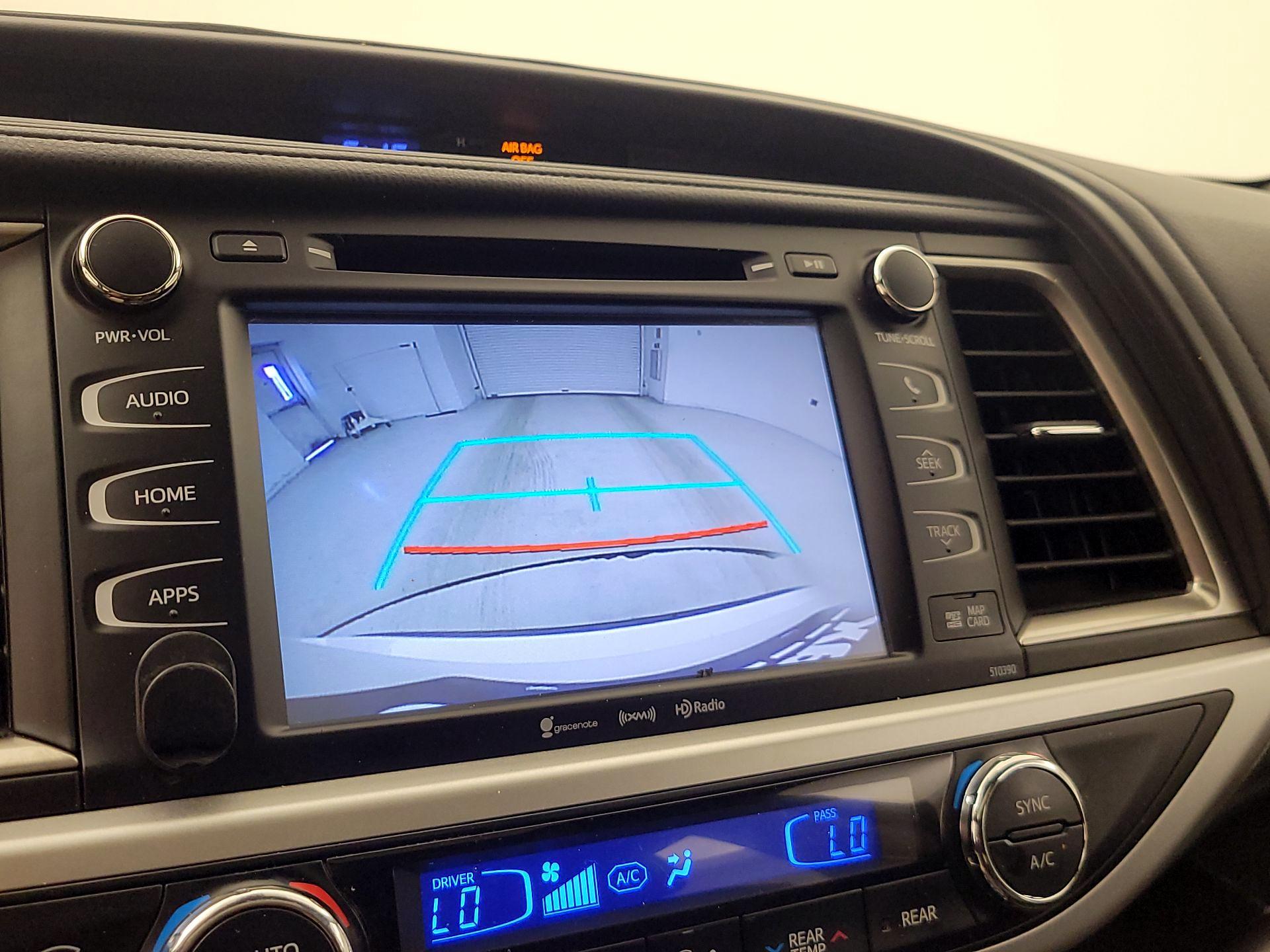 Thumbnail: 2019 Toyota Highlander - 15