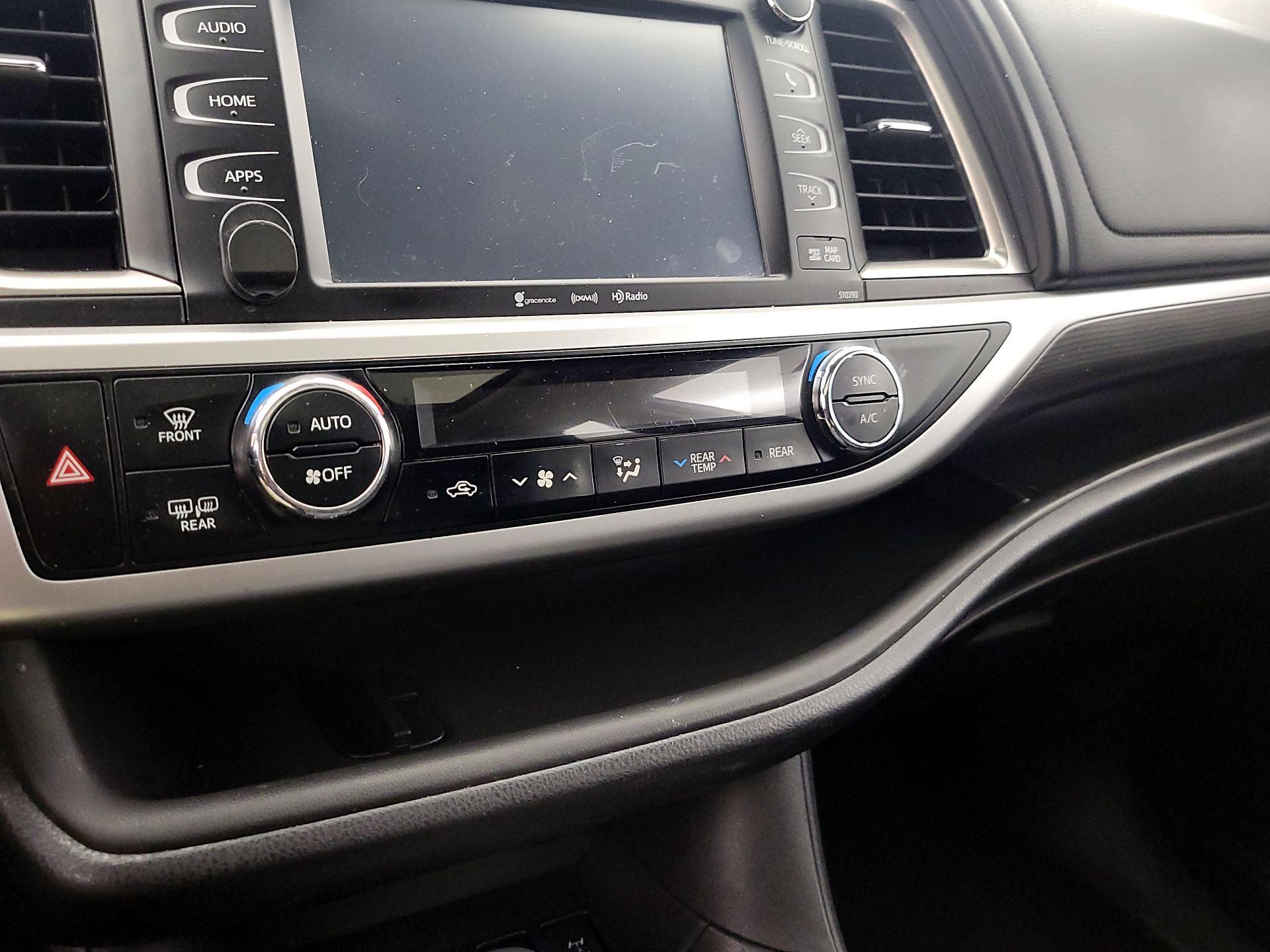 Thumbnail: 2019 Toyota Highlander - 17