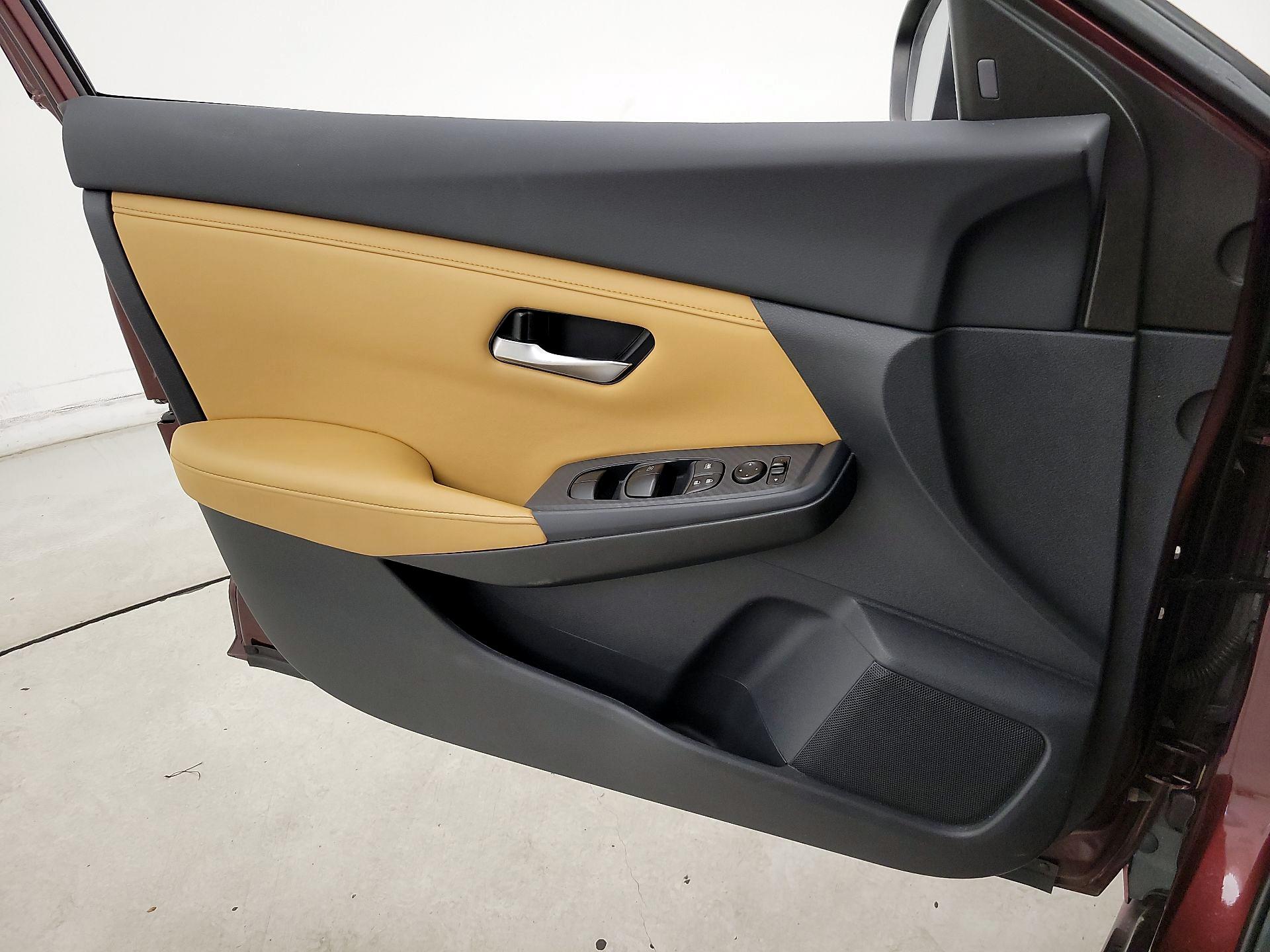 Thumbnail: 2021 Nissan Sentra - 12