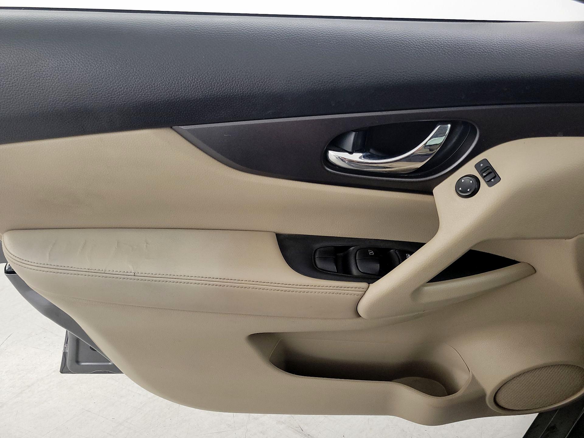 Thumbnail: 2016 Nissan Rogue - 12