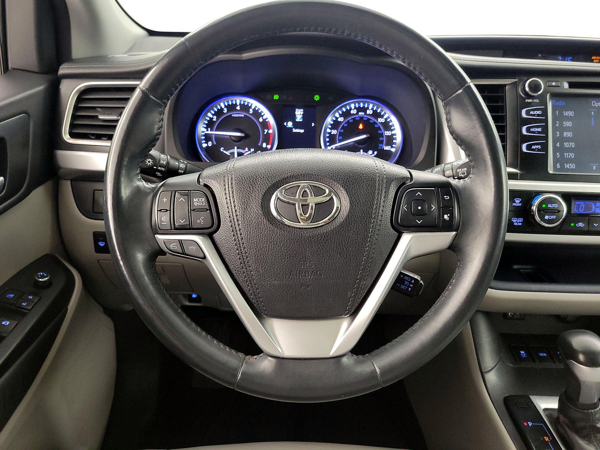 Thumbnail: 2016 Toyota Highlander - 10