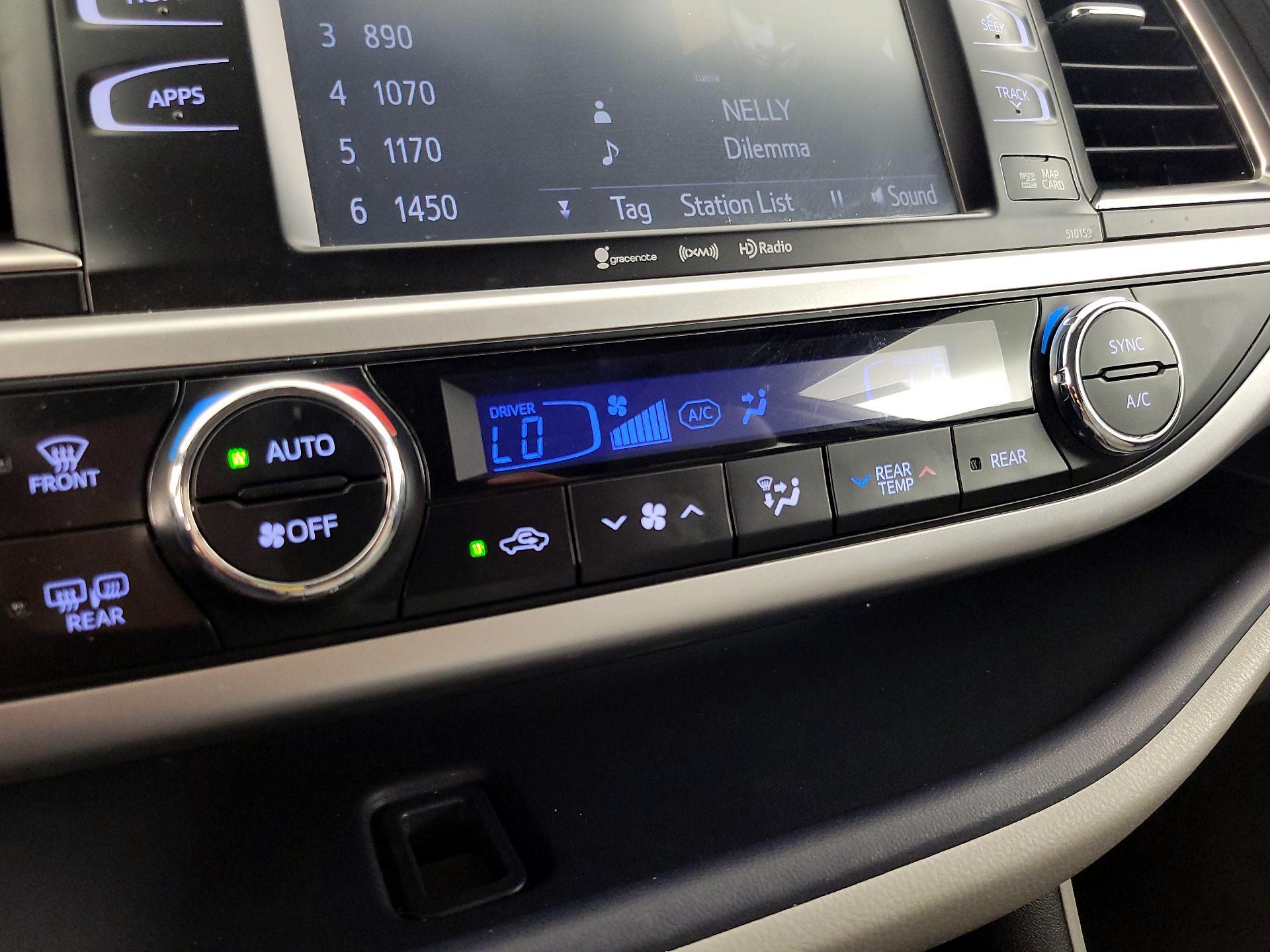 Thumbnail: 2016 Toyota Highlander - 16