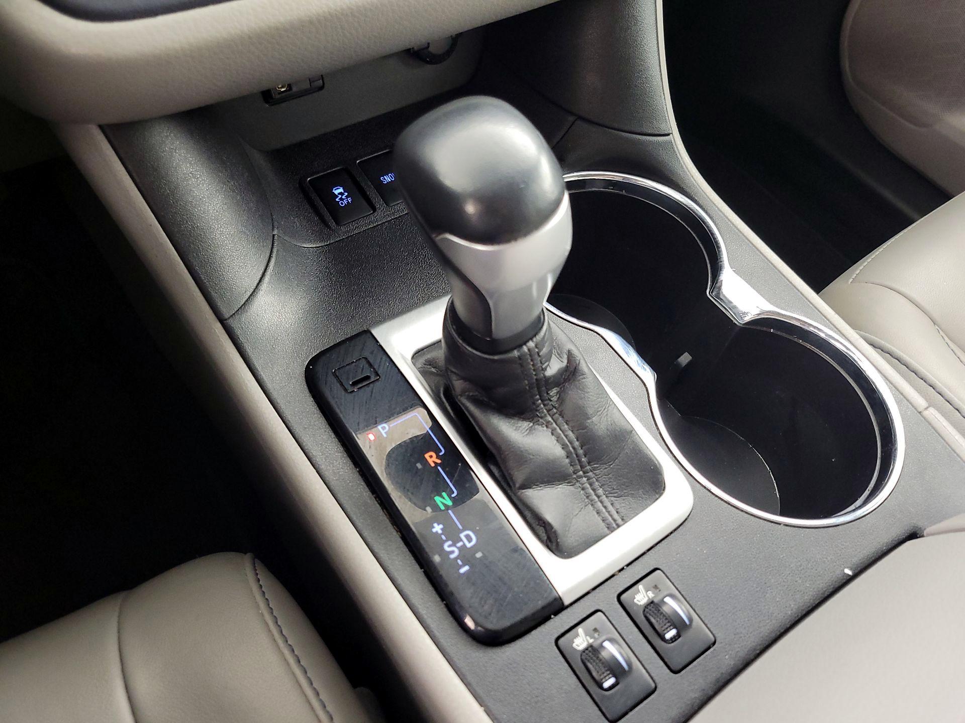 Thumbnail: 2016 Toyota Highlander - 17