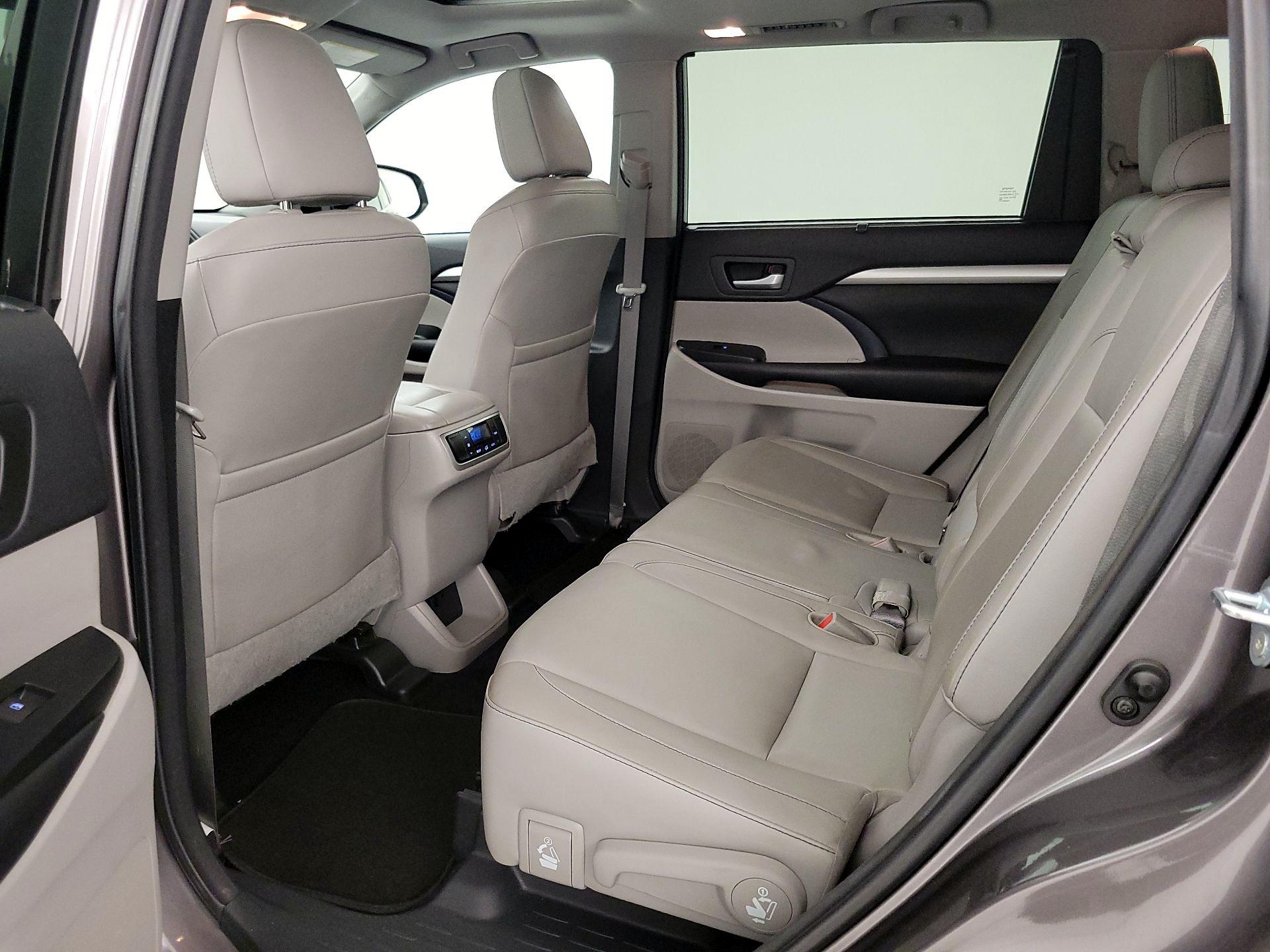 Thumbnail: 2016 Toyota Highlander - 19