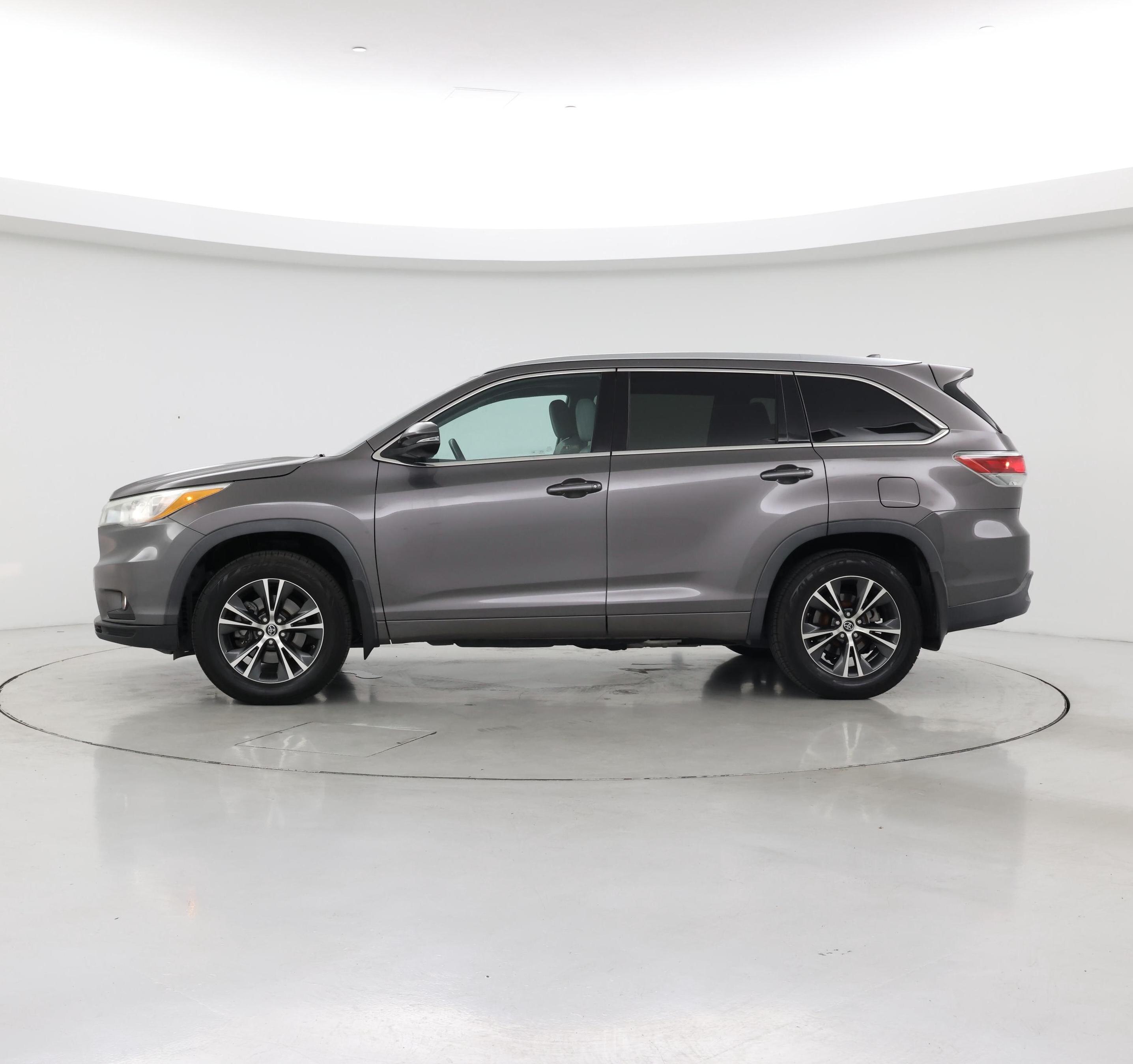 Thumbnail: 2016 Toyota Highlander - 3