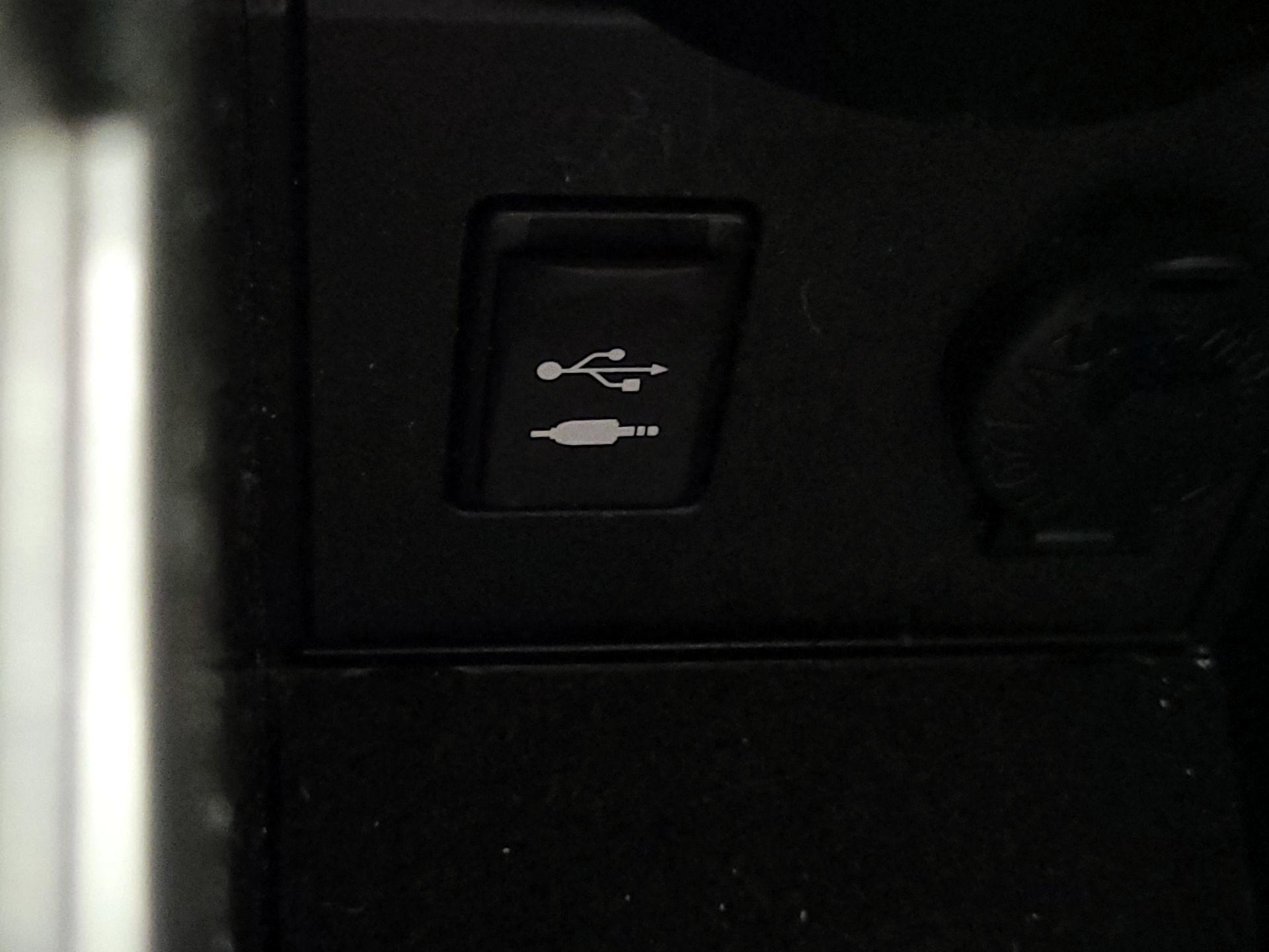 Thumbnail: 2014 Toyota Prius - 18