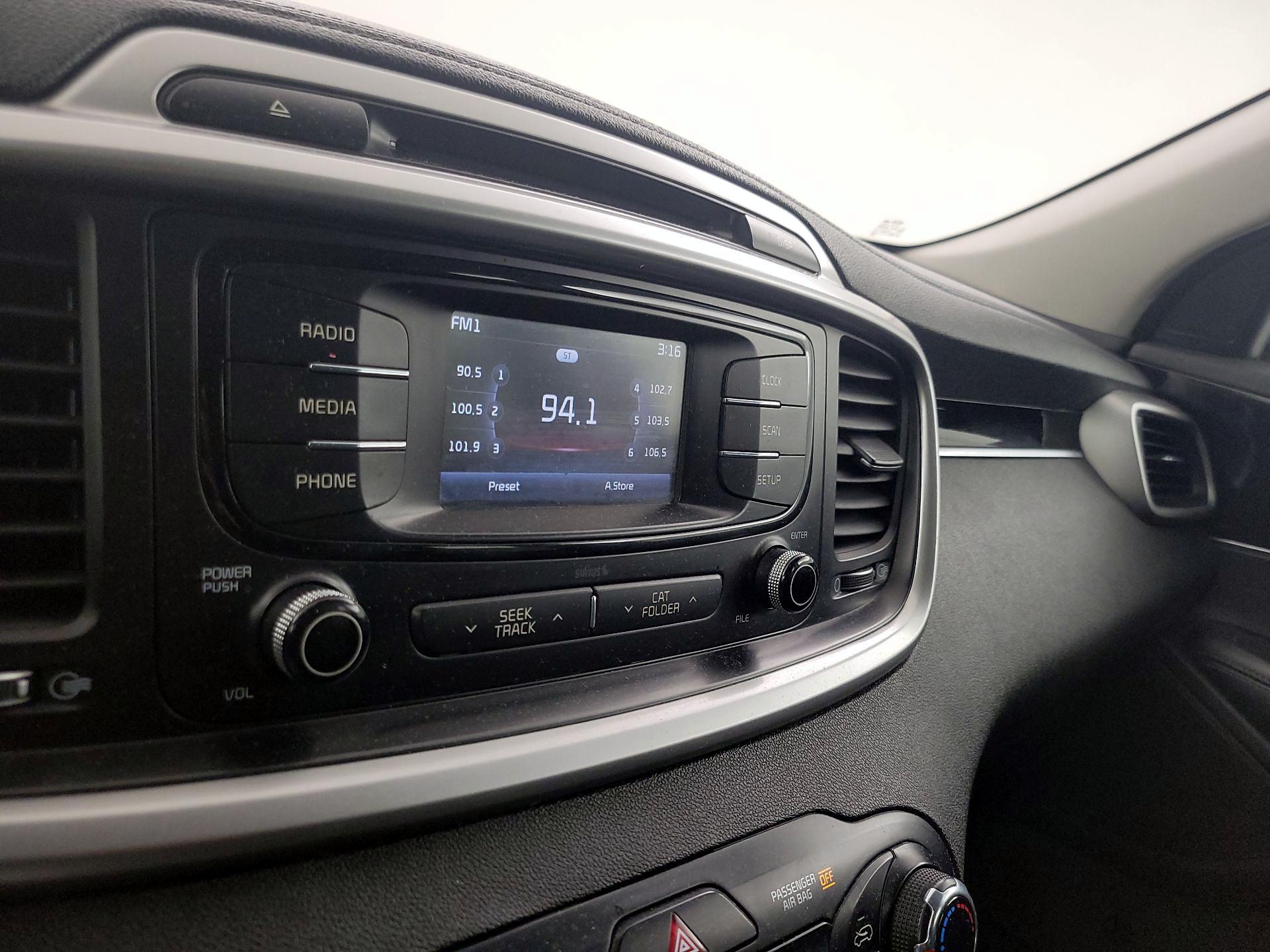 Thumbnail: 2018 Kia Sorento - 15