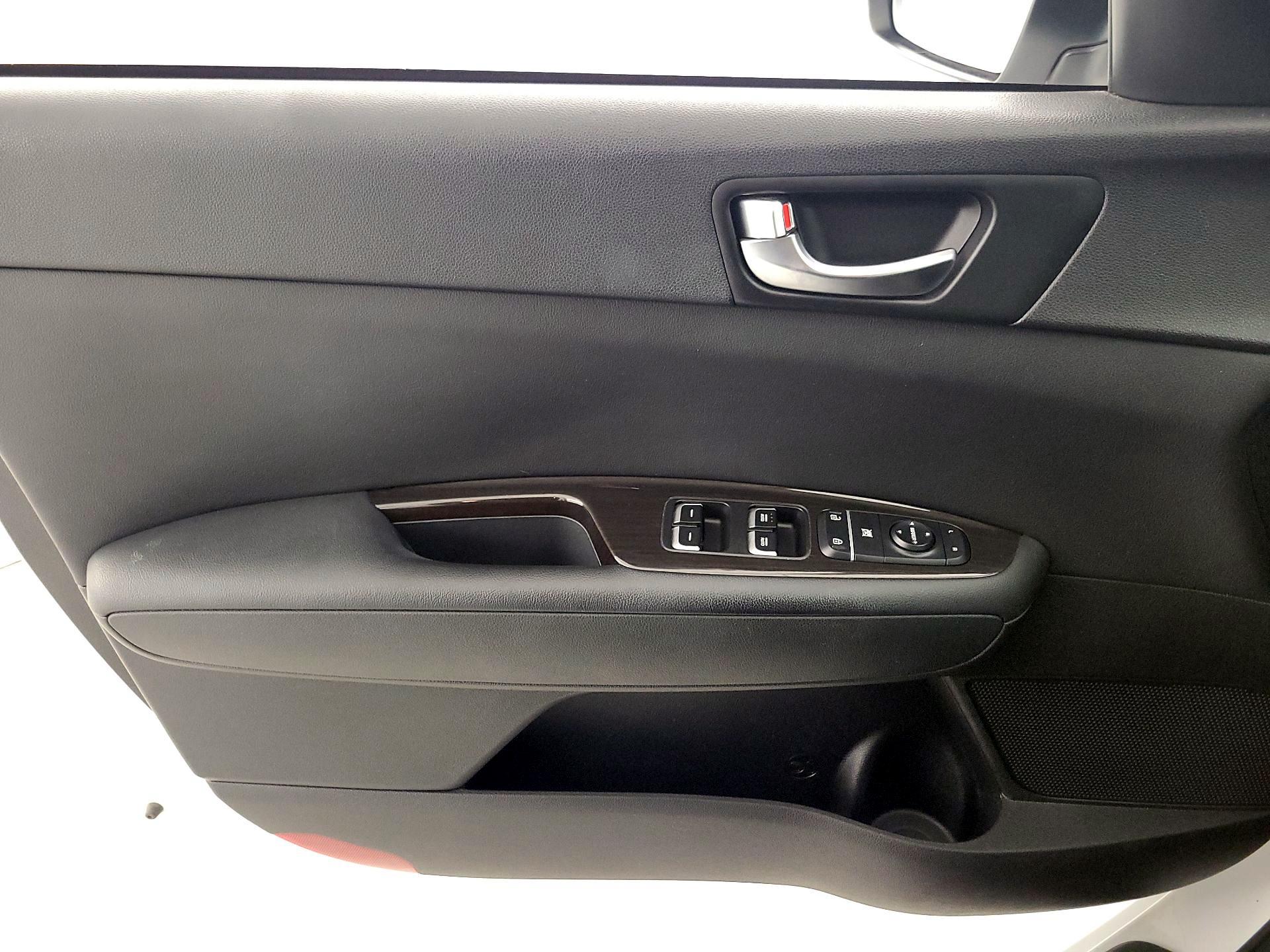 Thumbnail: 2019 Kia Optima - 12