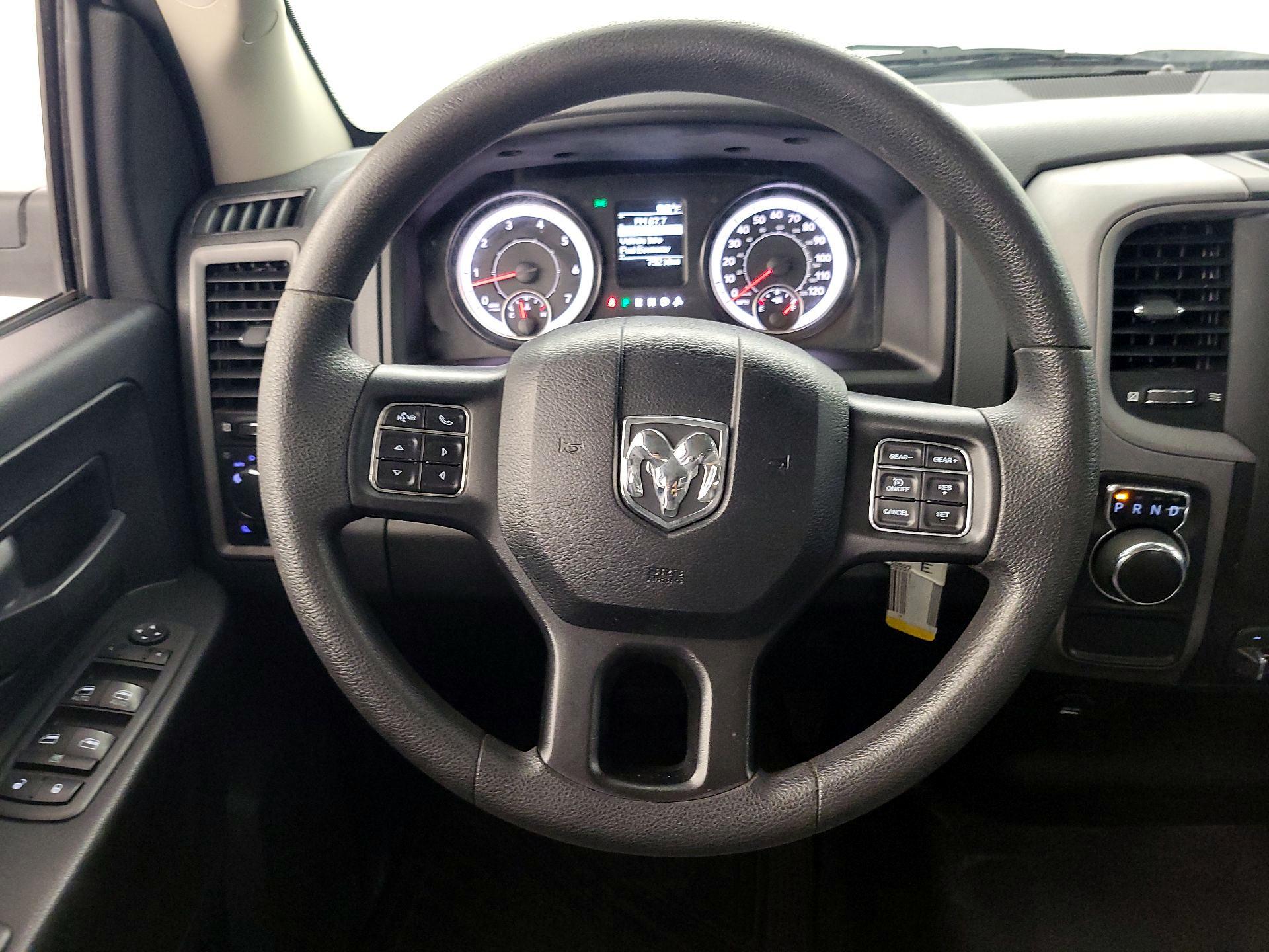 Thumbnail: 2020 RAM 1500 Classic - 10