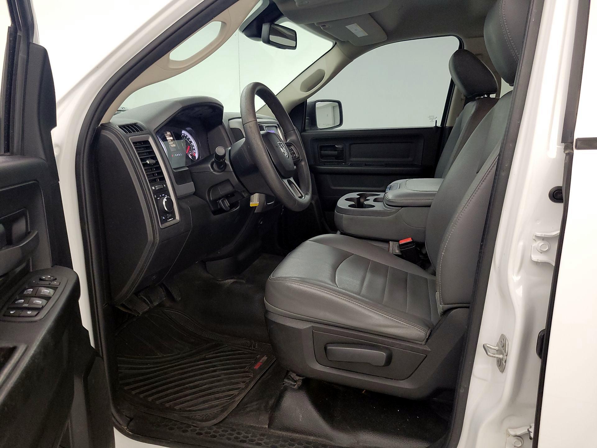 Thumbnail: 2020 RAM 1500 Classic - 11