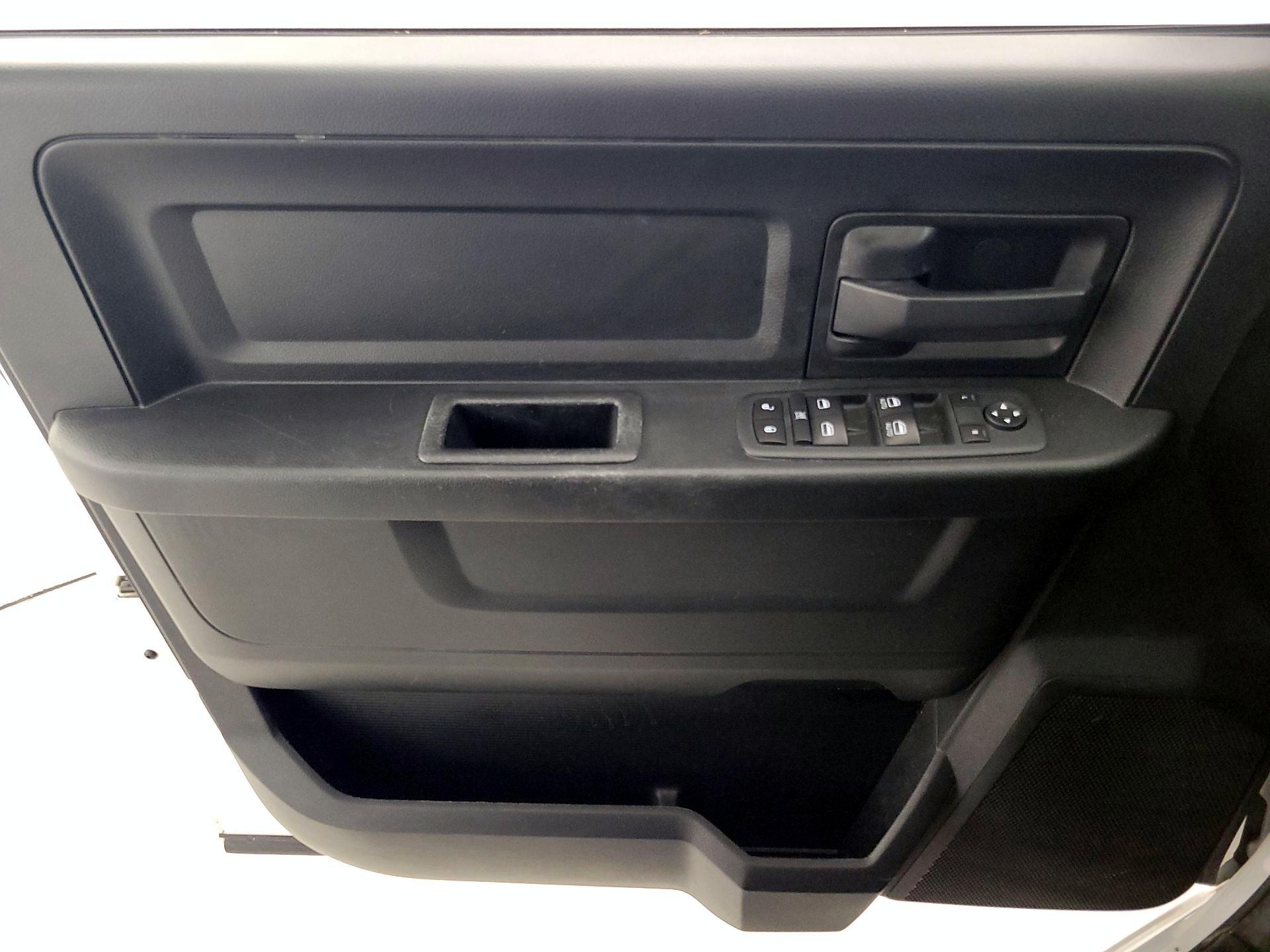 Thumbnail: 2020 RAM 1500 Classic - 12