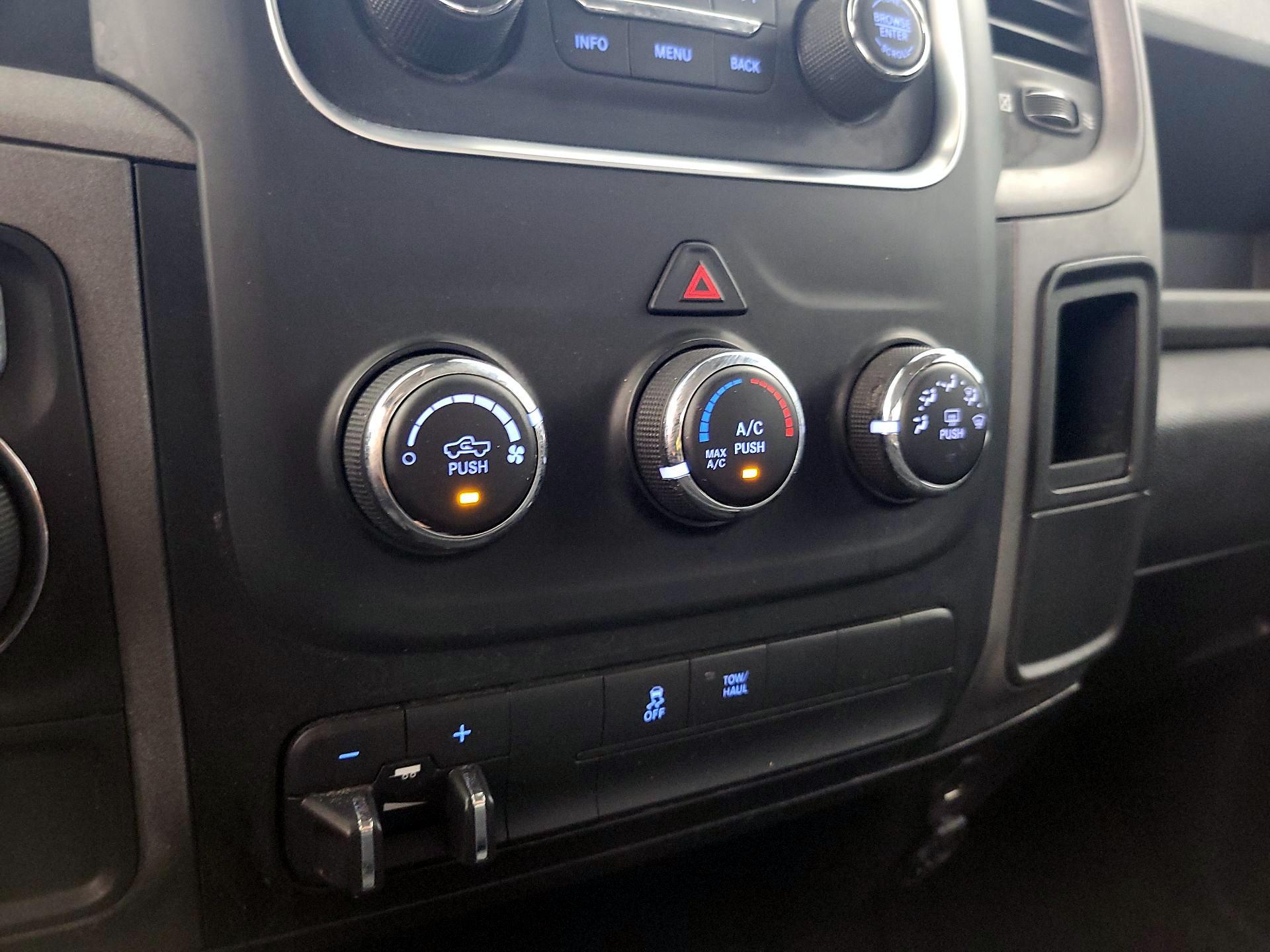 Thumbnail: 2020 RAM 1500 Classic - 16