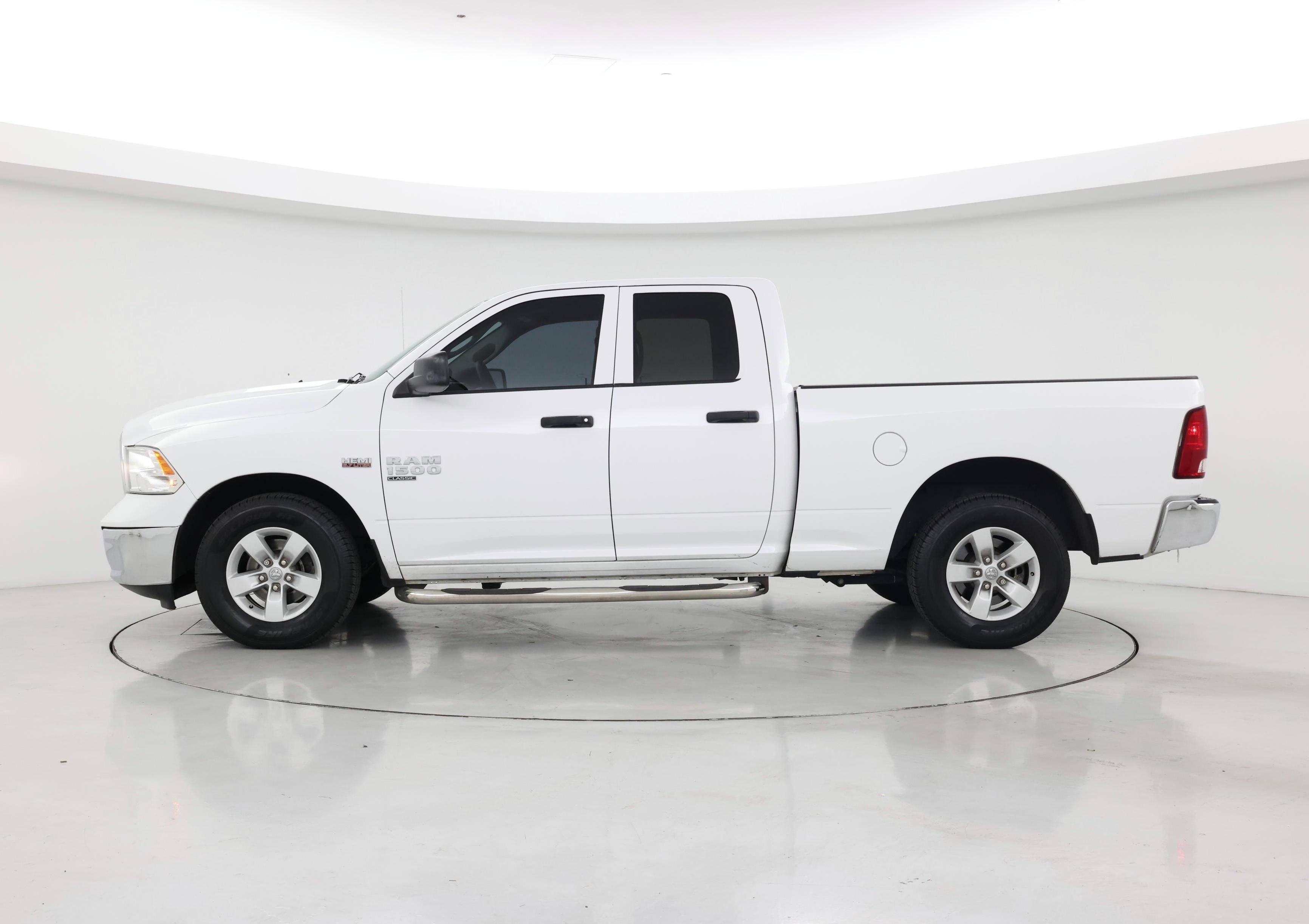 Thumbnail: 2020 RAM 1500 Classic - 3