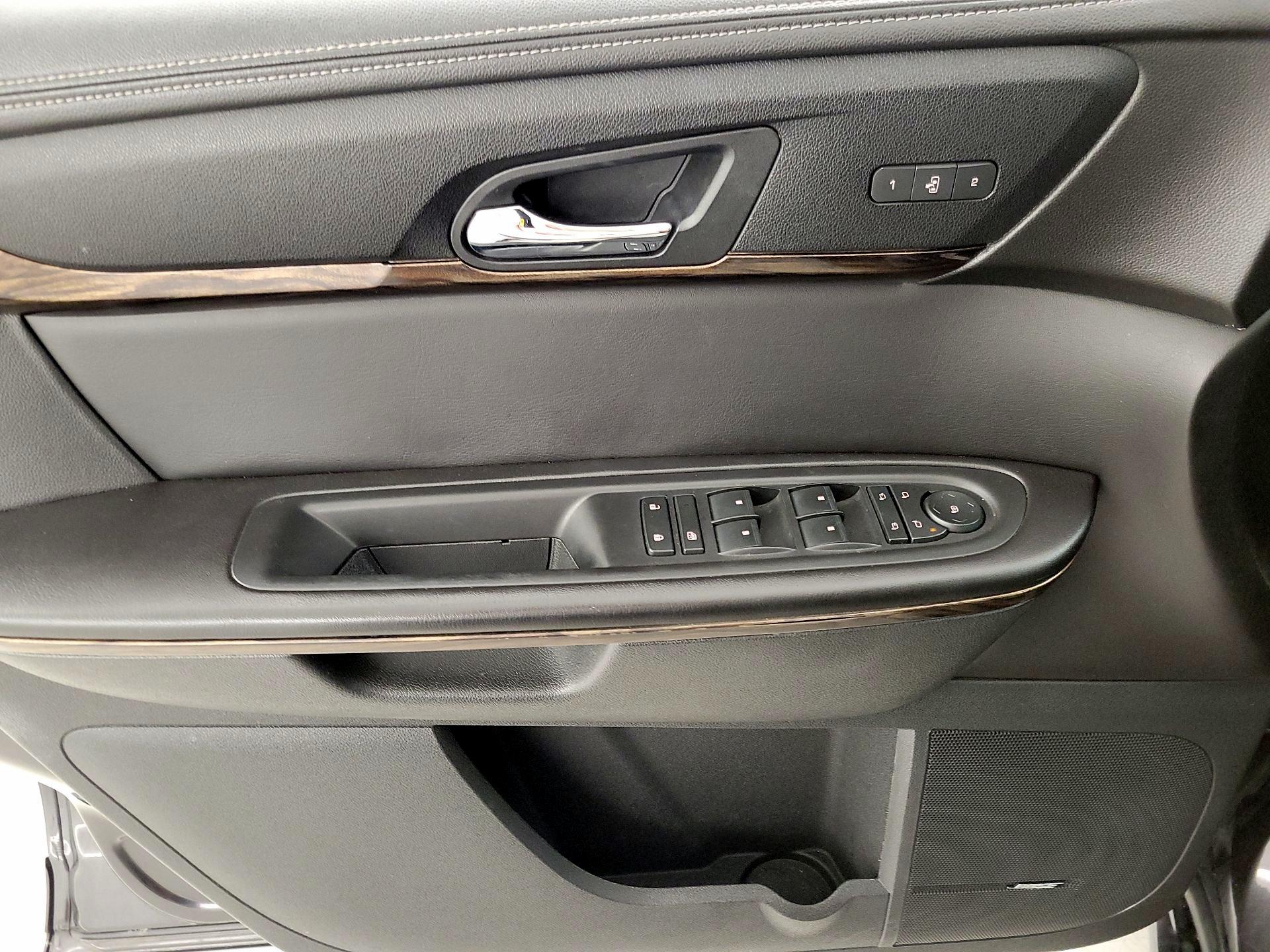 Thumbnail: 2015 GMC Acadia - 12