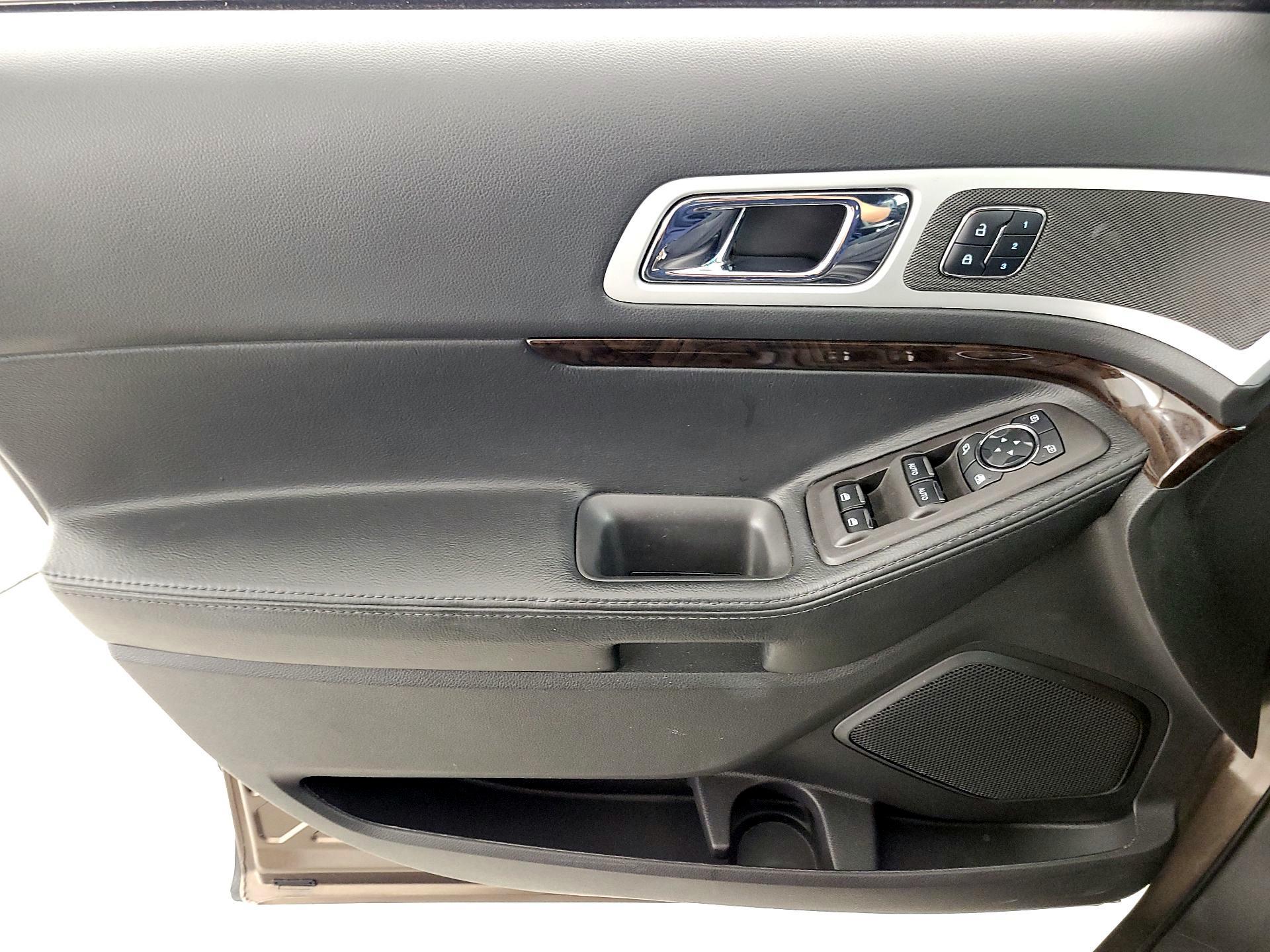 Thumbnail: 2015 Ford Explorer - 12
