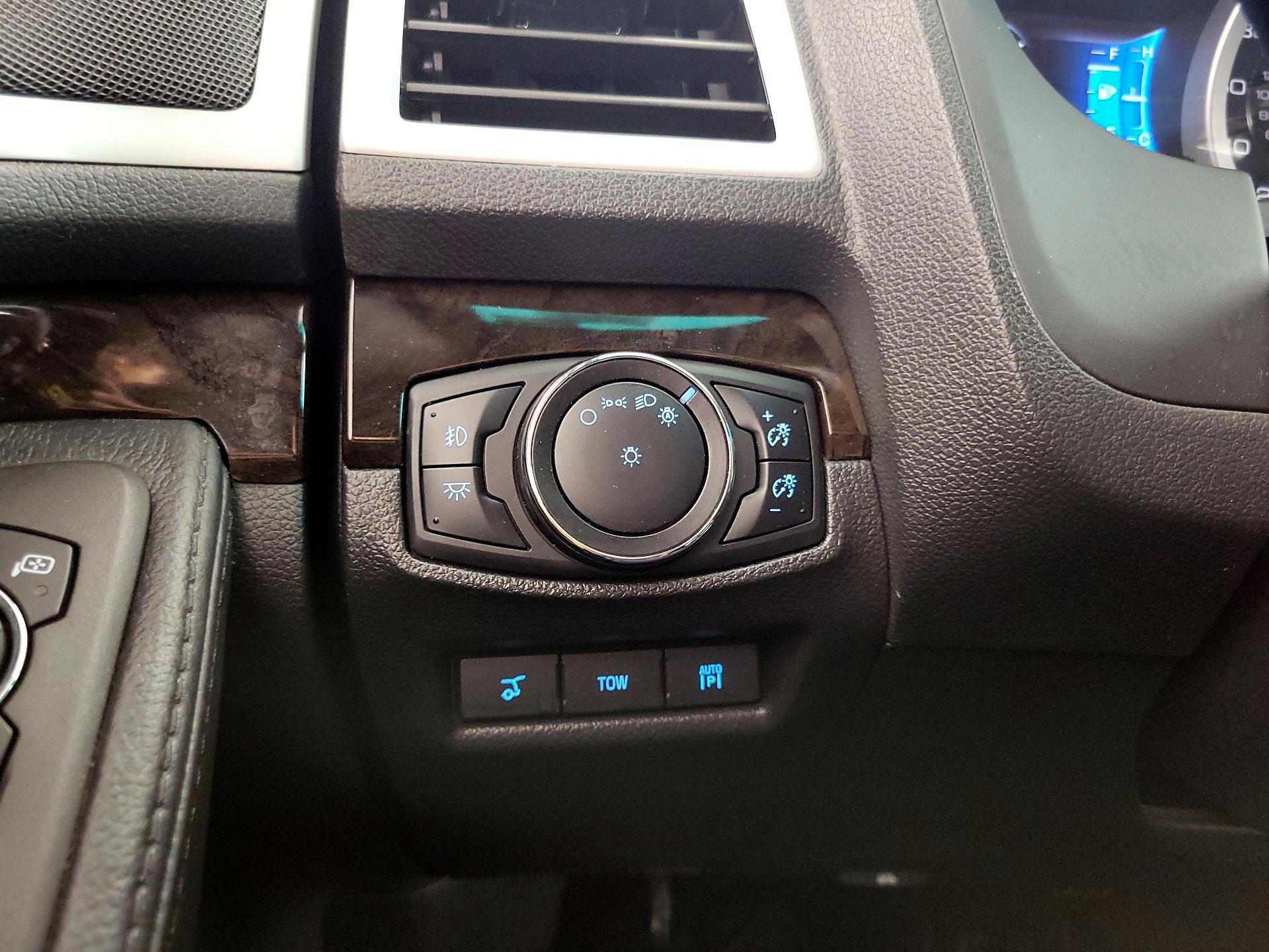 Thumbnail: 2015 Ford Explorer - 13