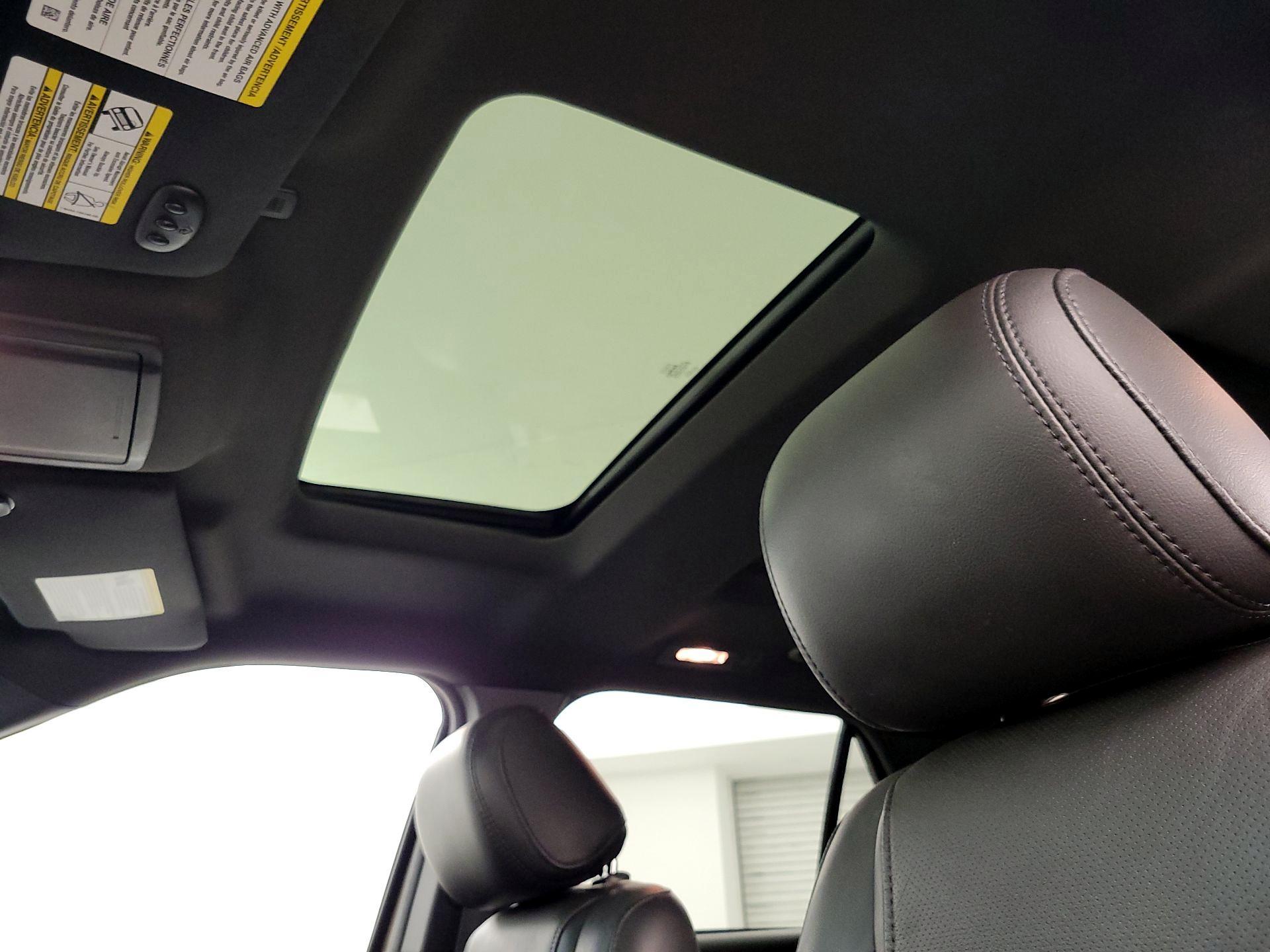 Thumbnail: 2015 Ford Explorer - 20
