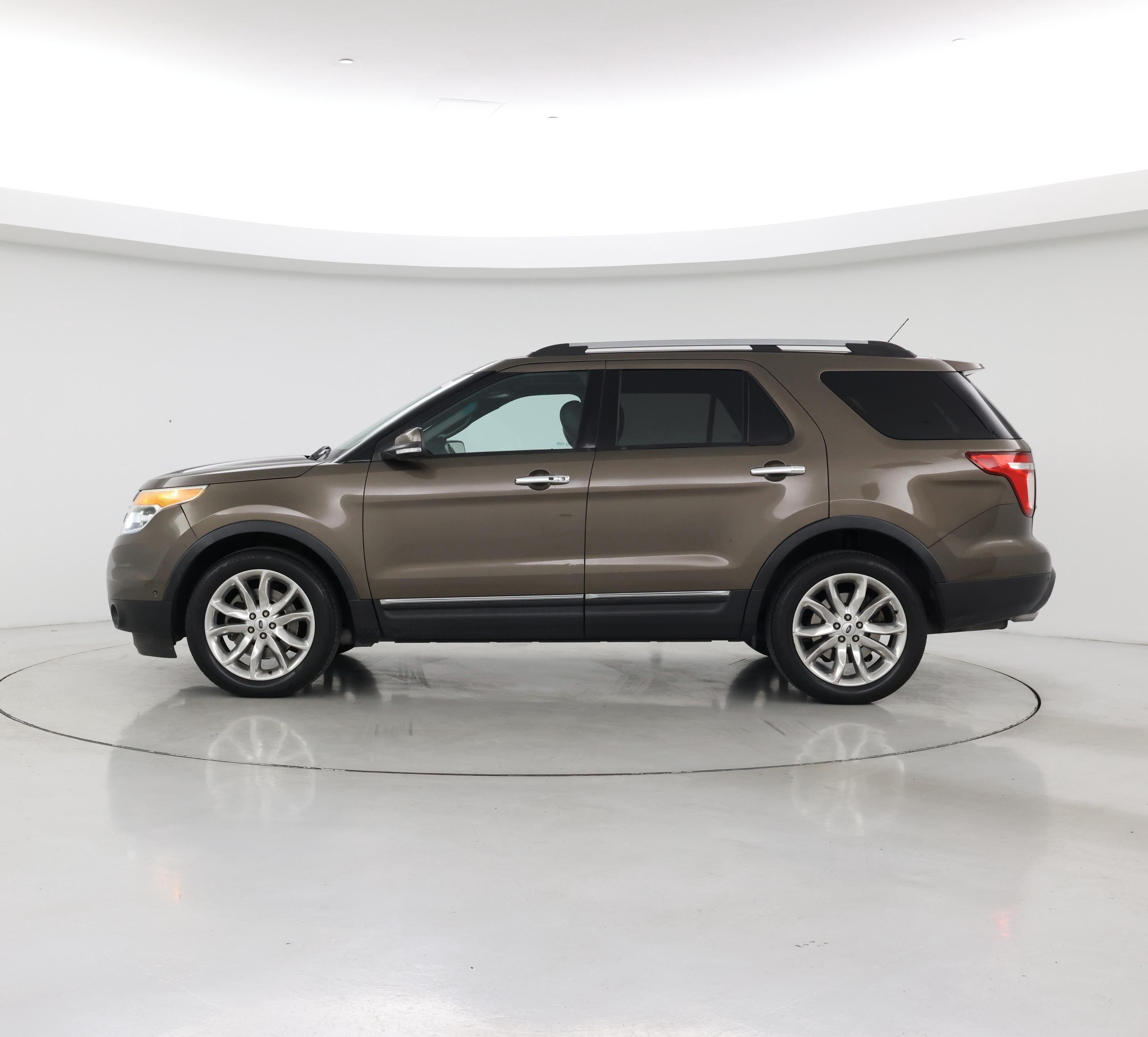 Thumbnail: 2015 Ford Explorer - 3
