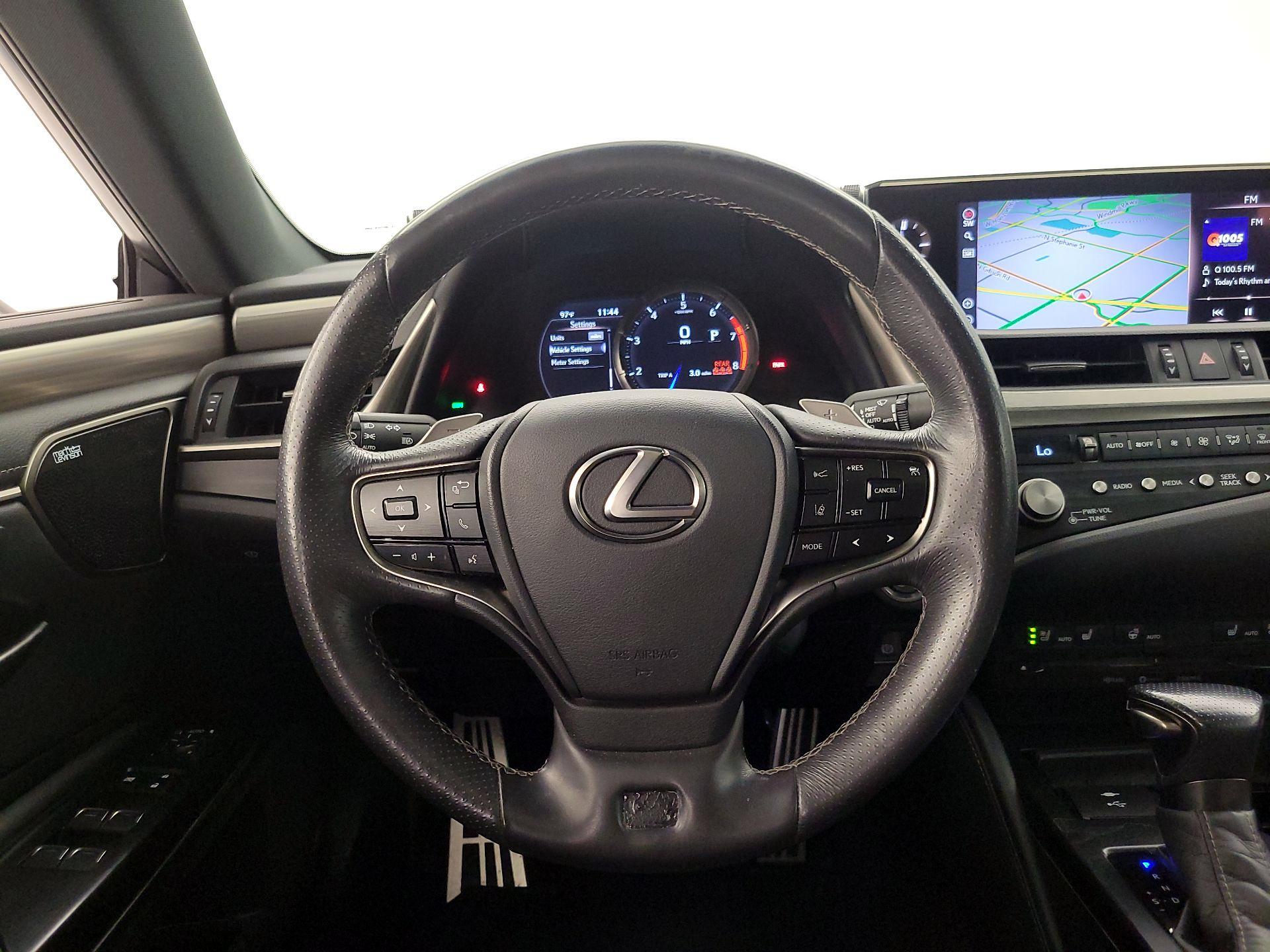 Thumbnail: 2021 Lexus ES - 10