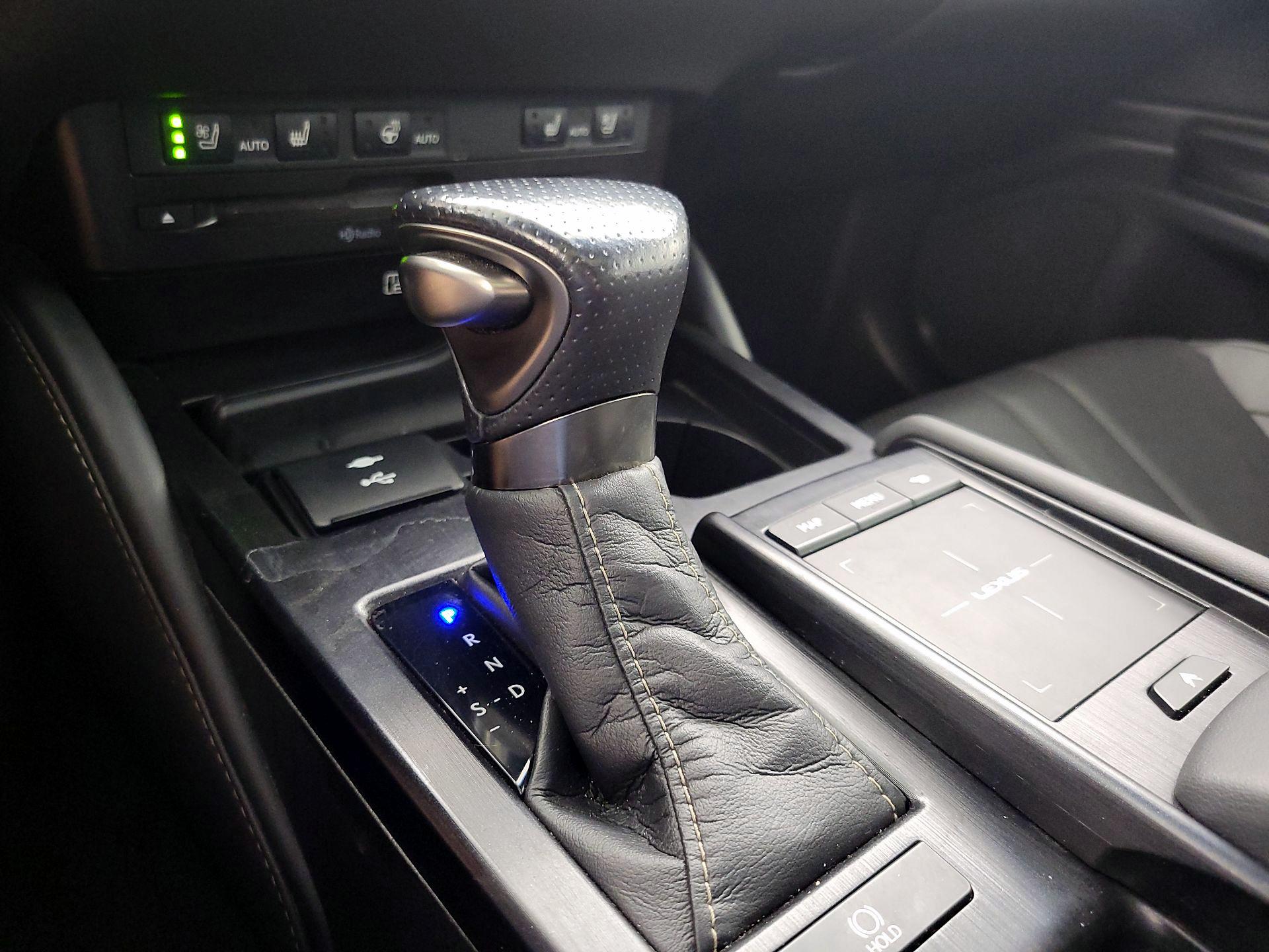 Thumbnail: 2021 Lexus ES - 18