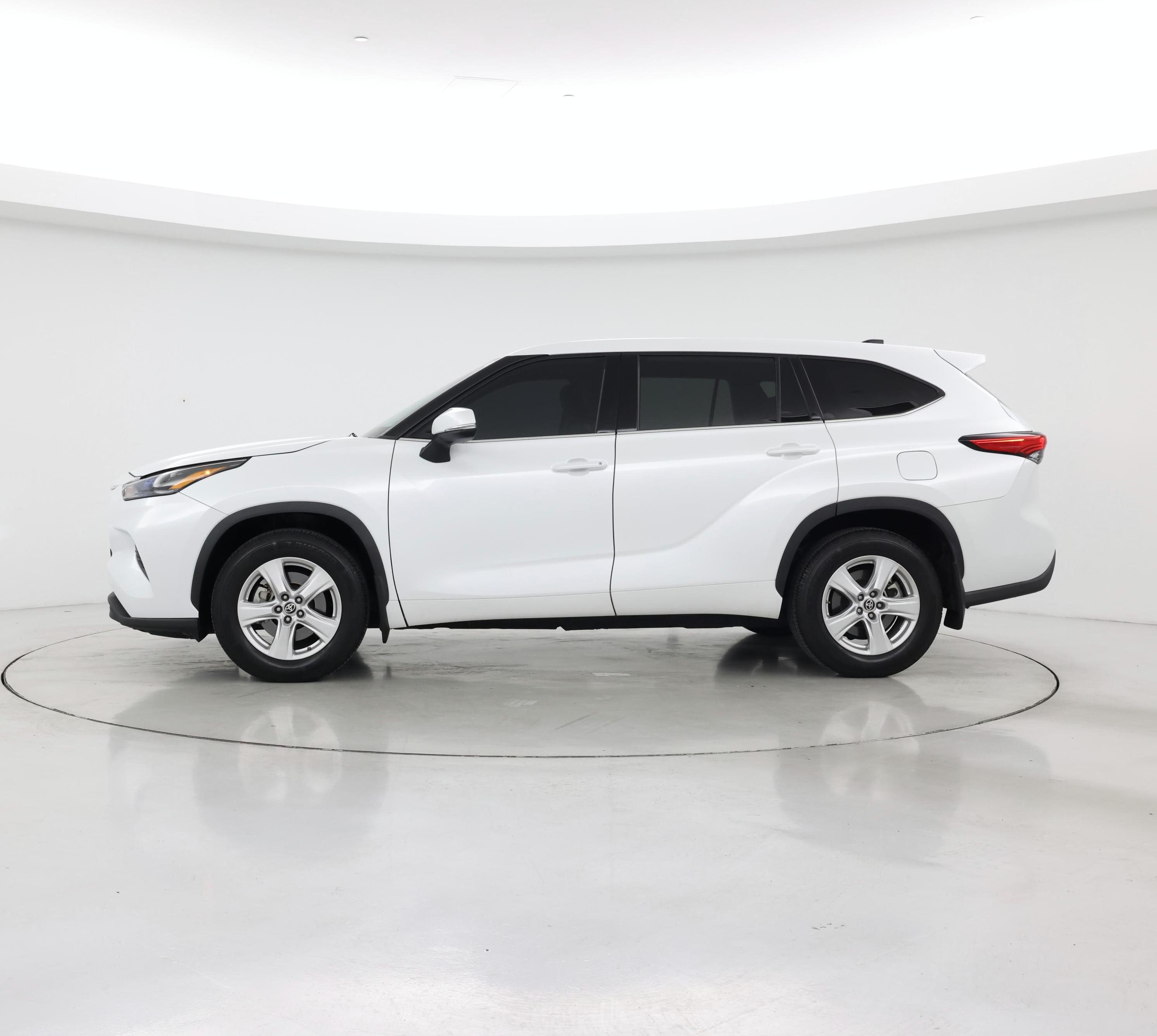 Thumbnail: 2022 Toyota Highlander - 3