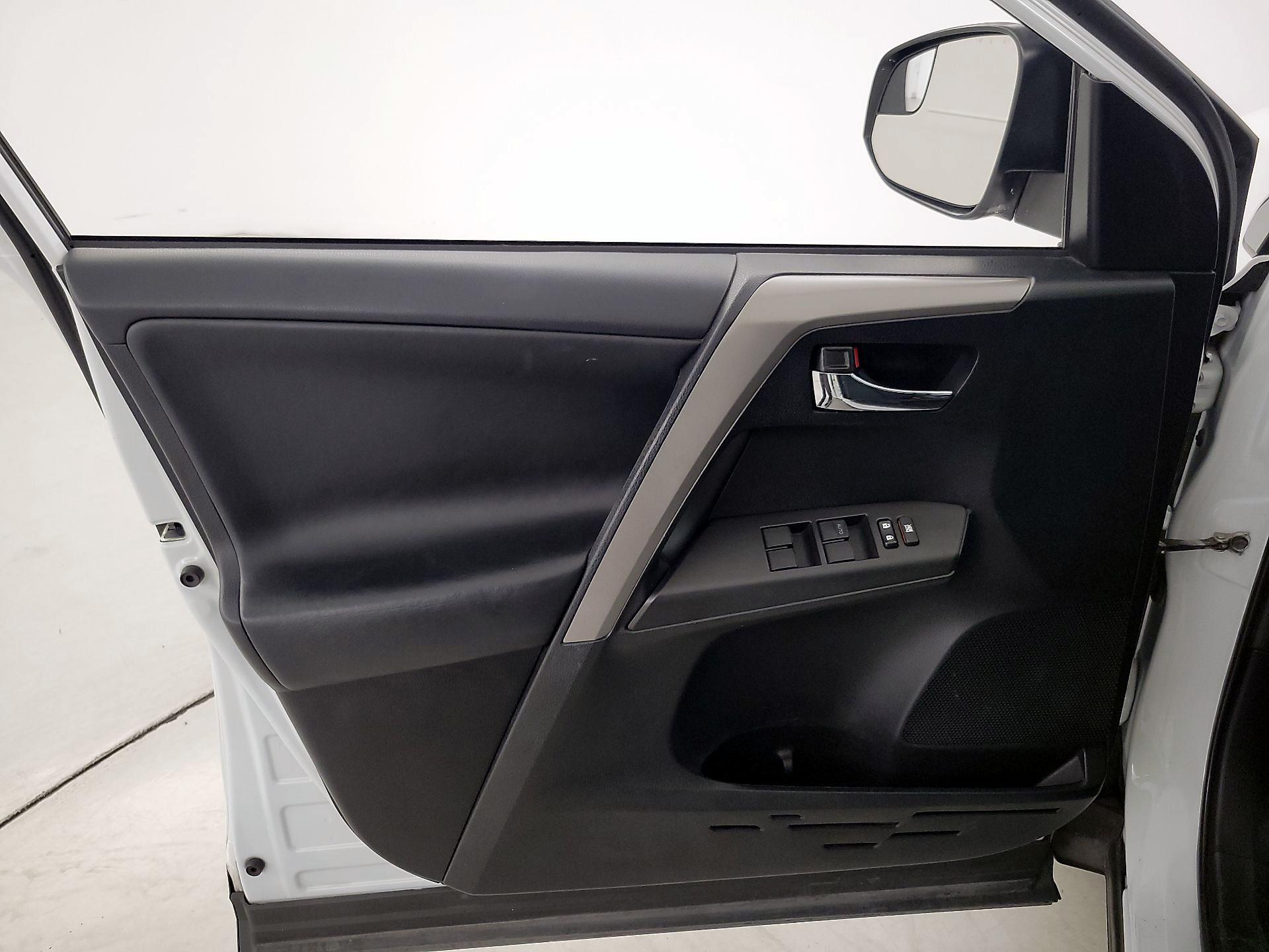 Thumbnail: 2018 Toyota RAV4 - 12