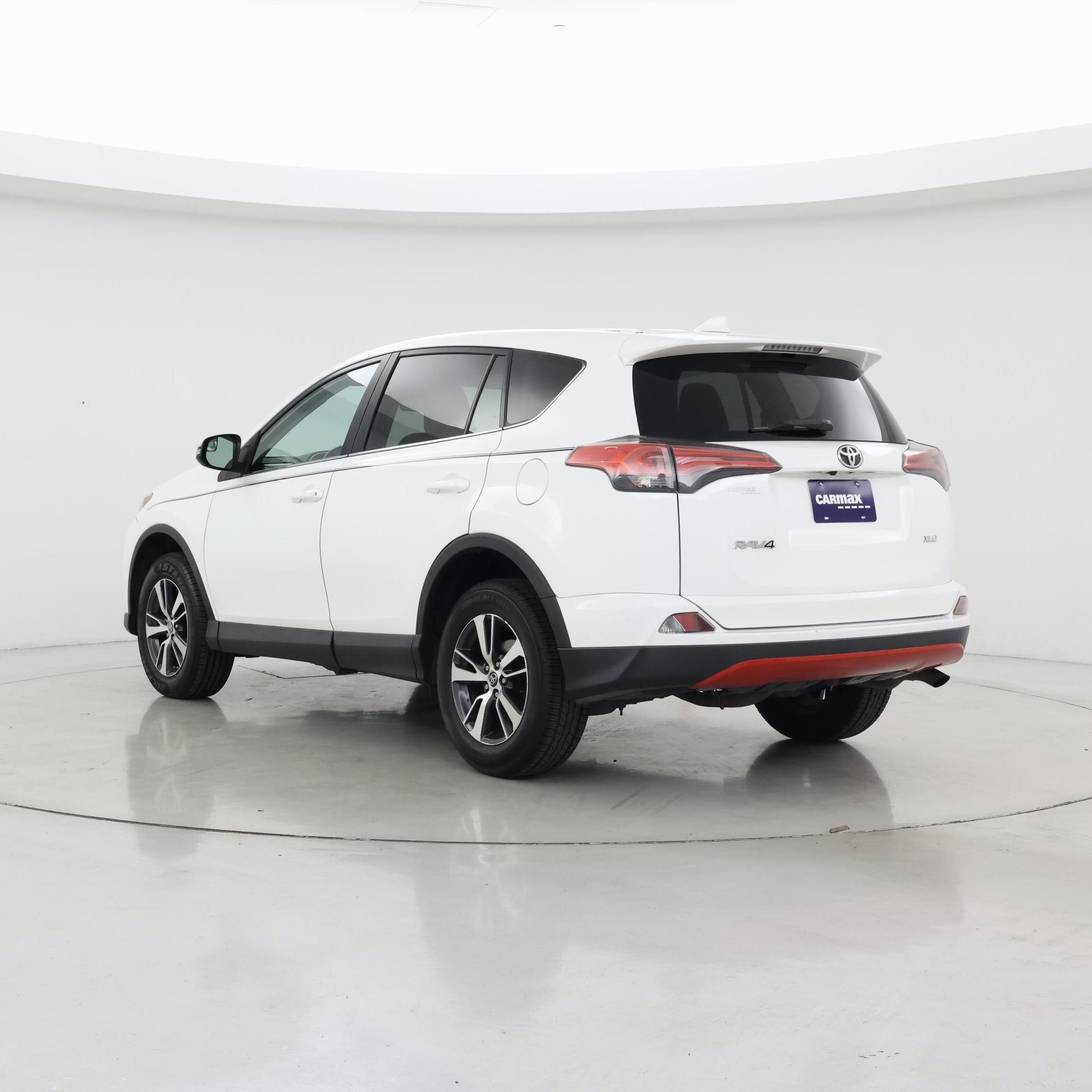 Thumbnail: 2018 Toyota RAV4 - 2