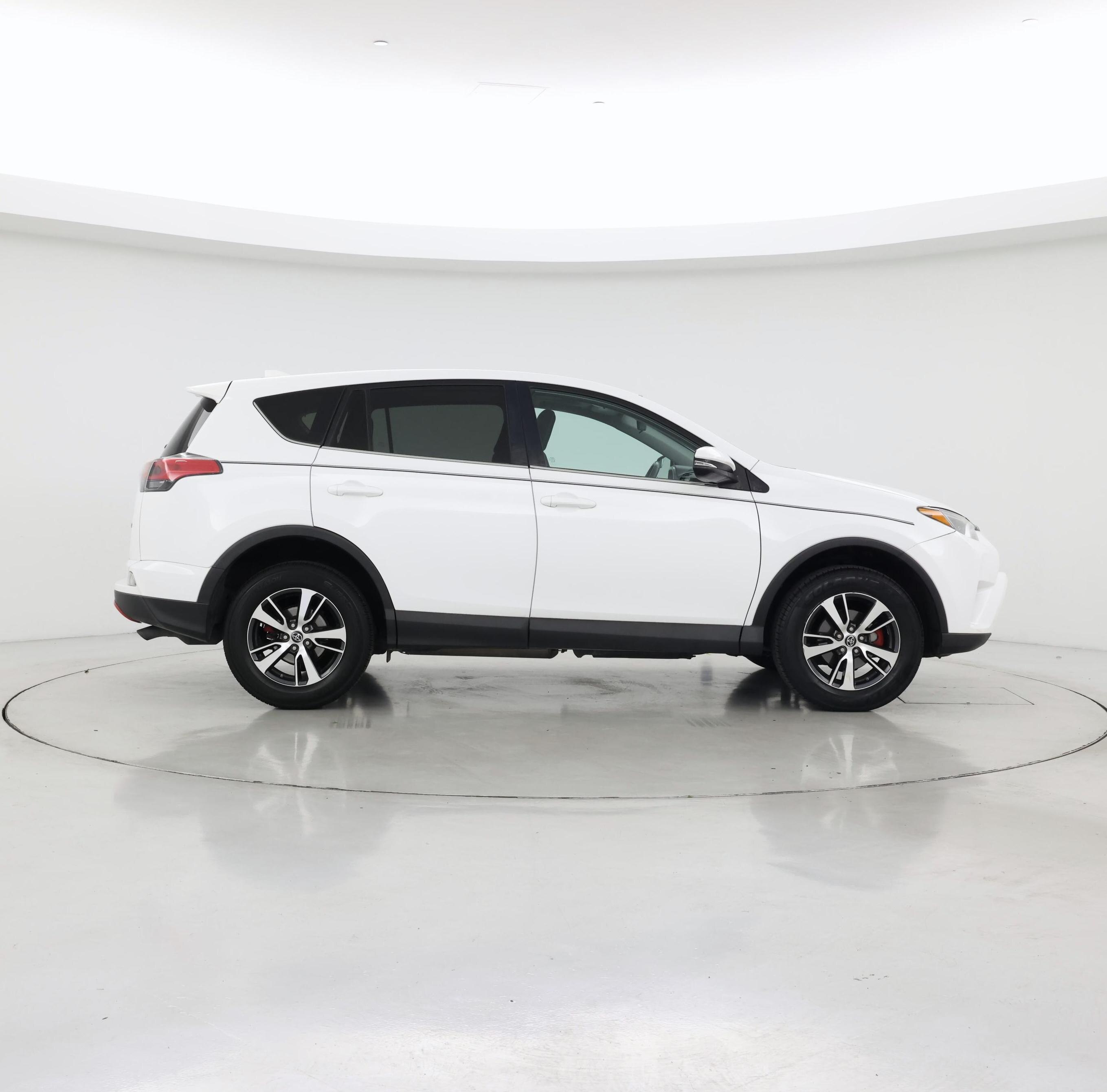 Thumbnail: 2018 Toyota RAV4 - 7