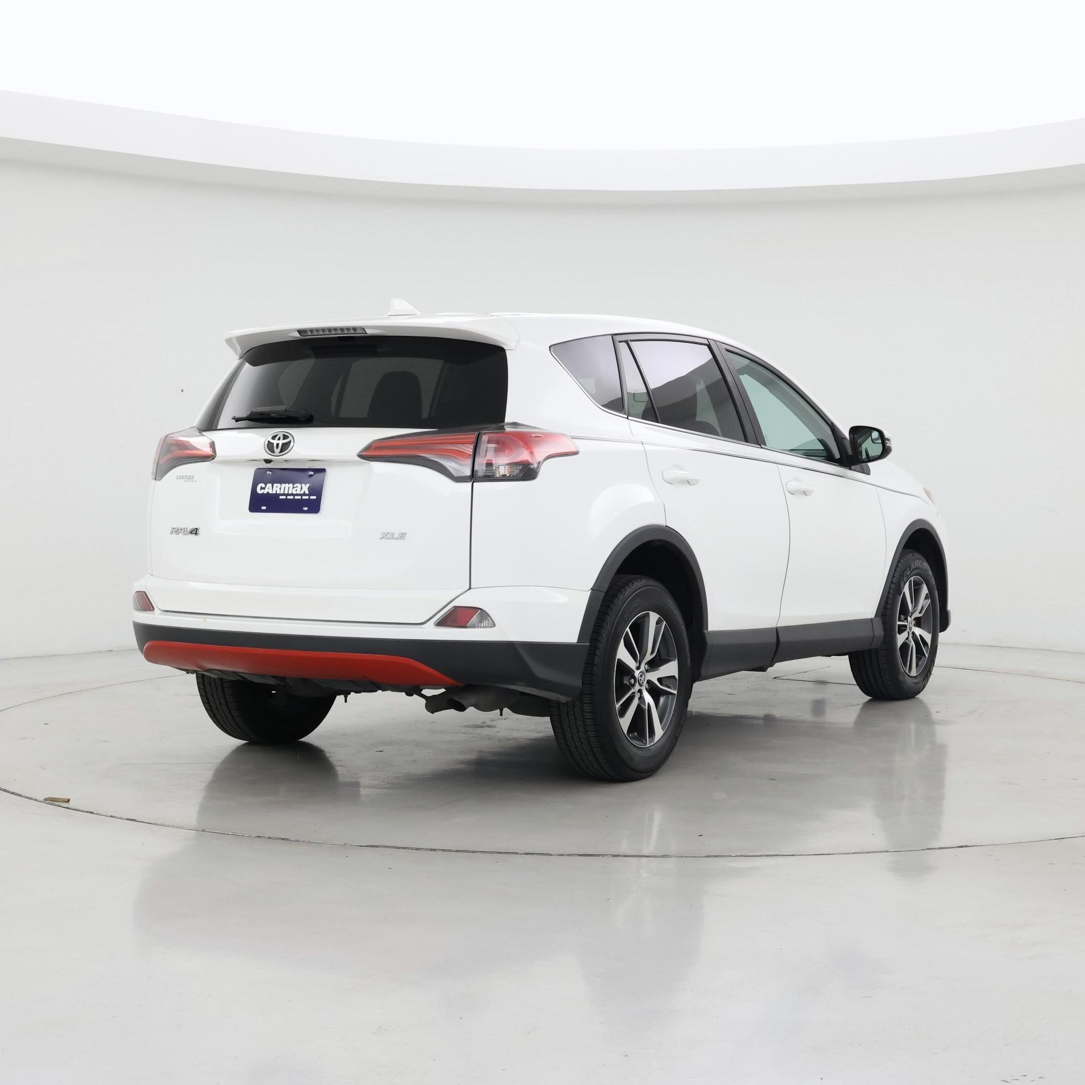 Thumbnail: 2018 Toyota RAV4 - 8