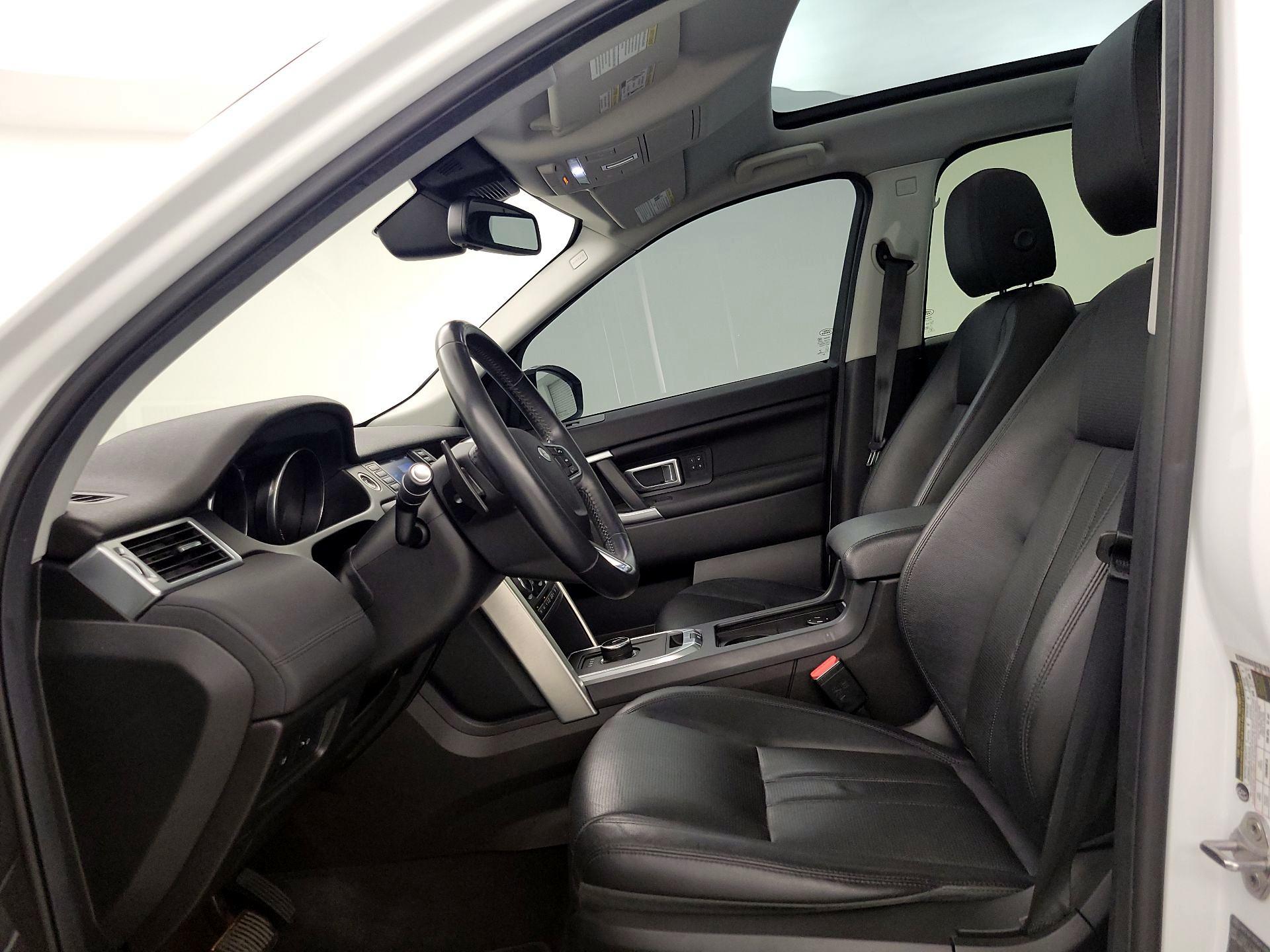 Thumbnail: 2017 Land Rover Discovery Sport - 11