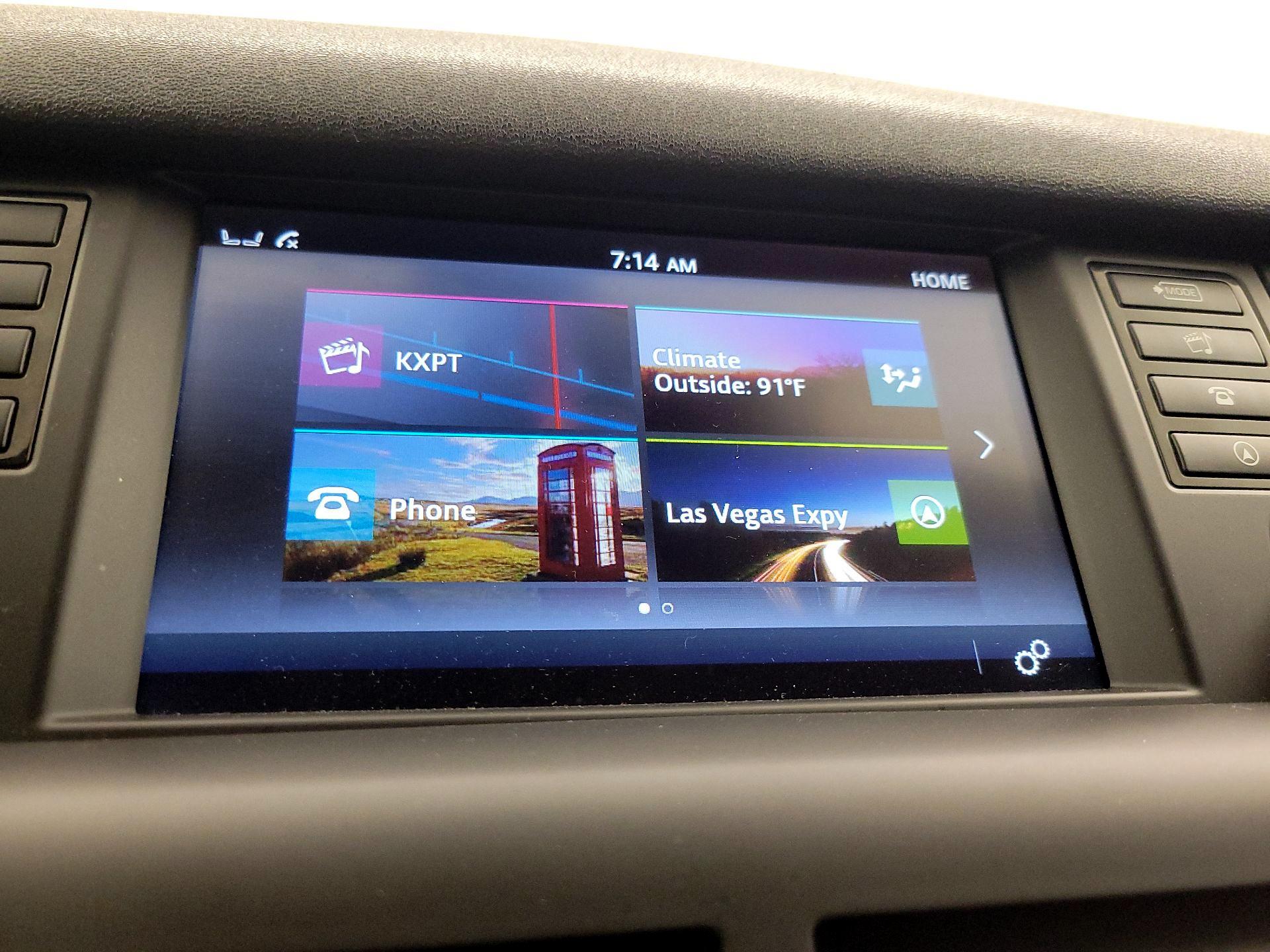 Thumbnail: 2017 Land Rover Discovery Sport - 16