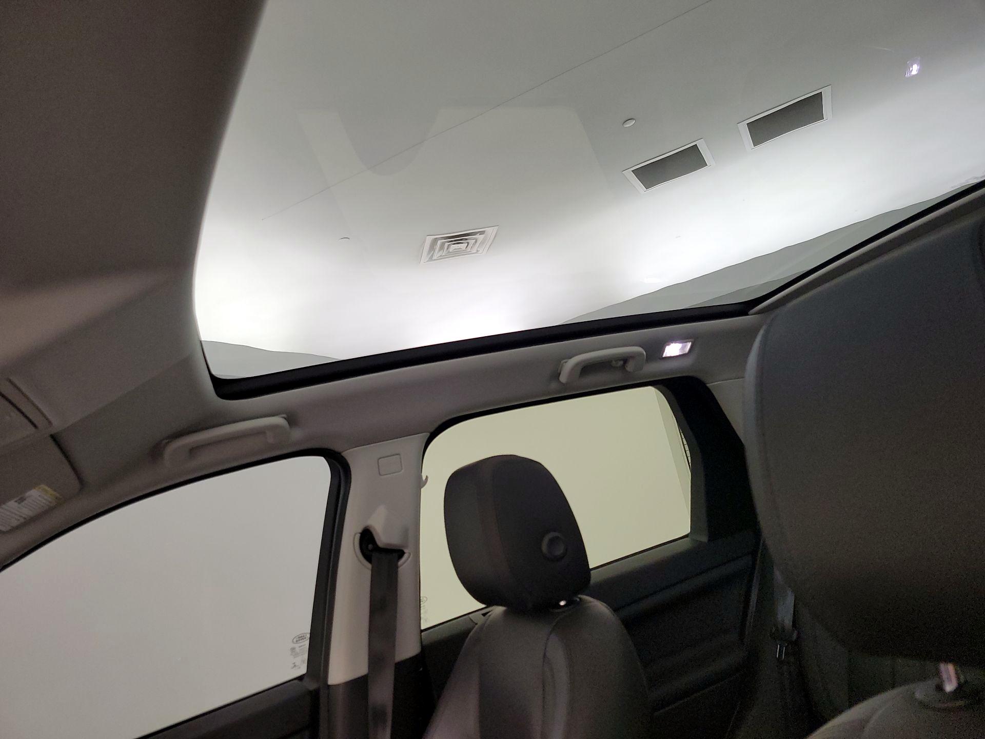 Thumbnail: 2017 Land Rover Discovery Sport - 20