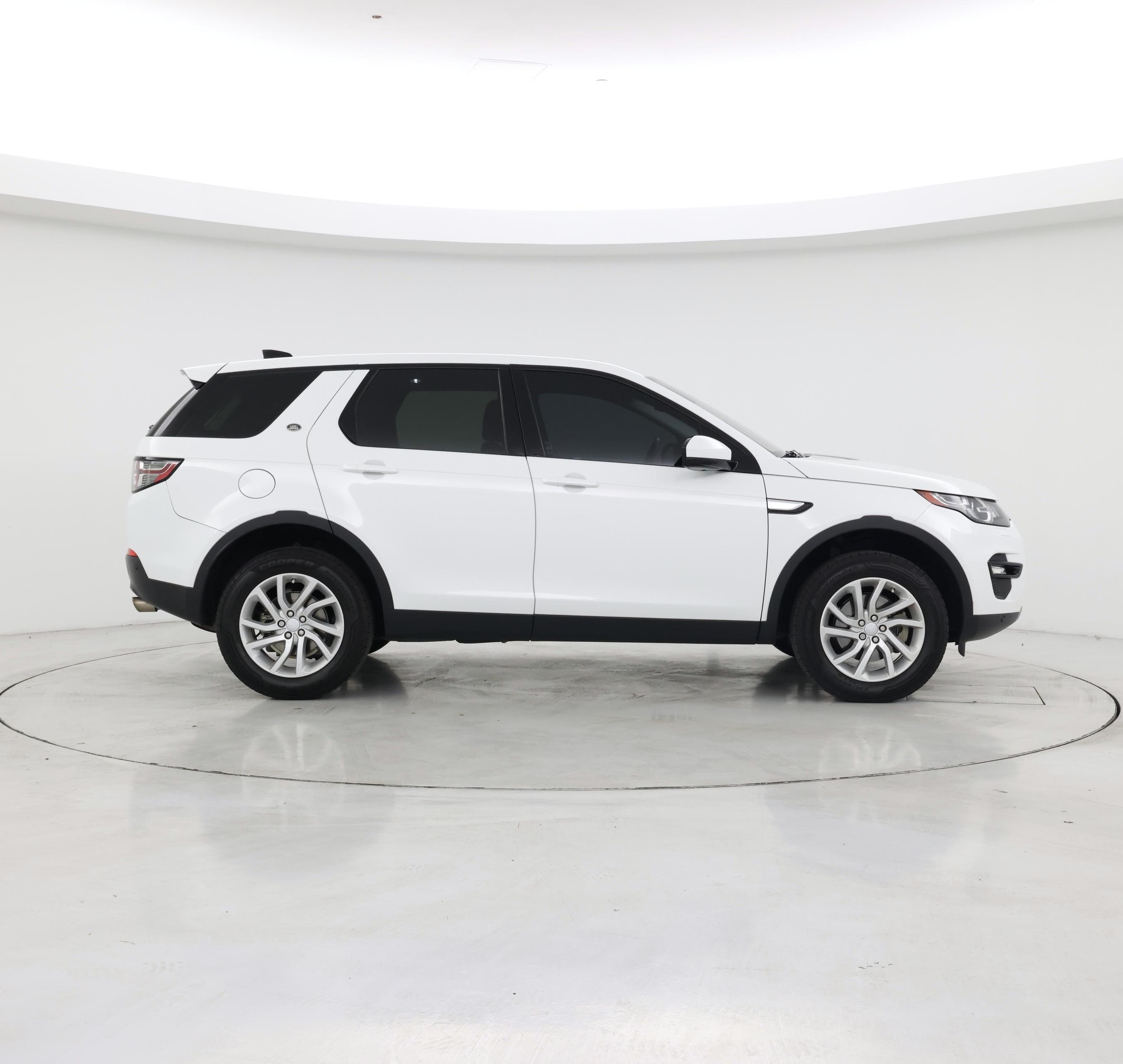 Thumbnail: 2017 Land Rover Discovery Sport - 7