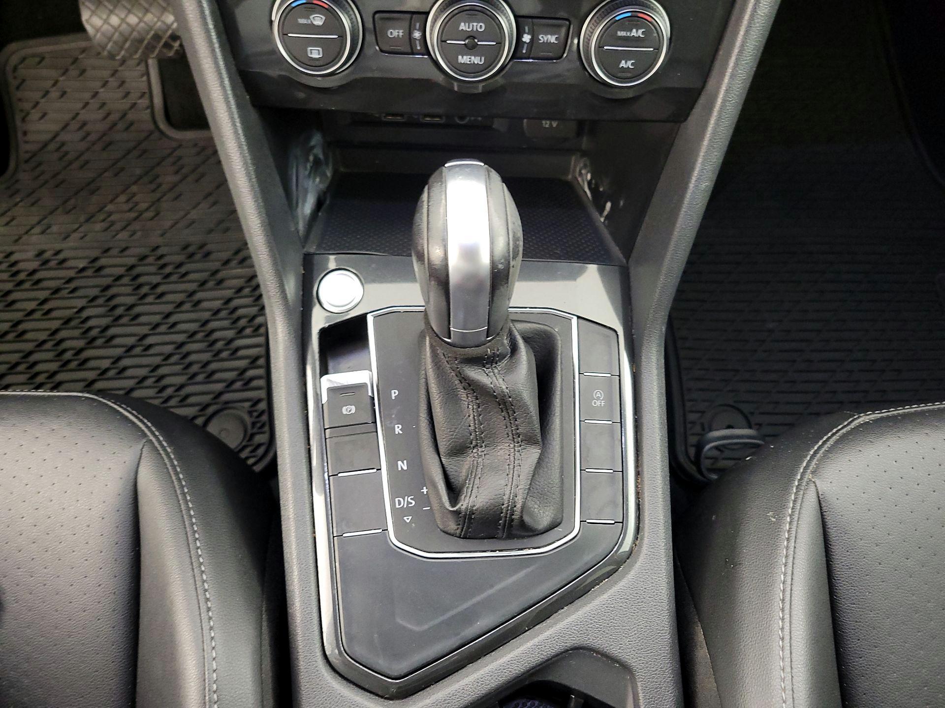 Thumbnail: 2018 Volkswagen Tiguan - 17