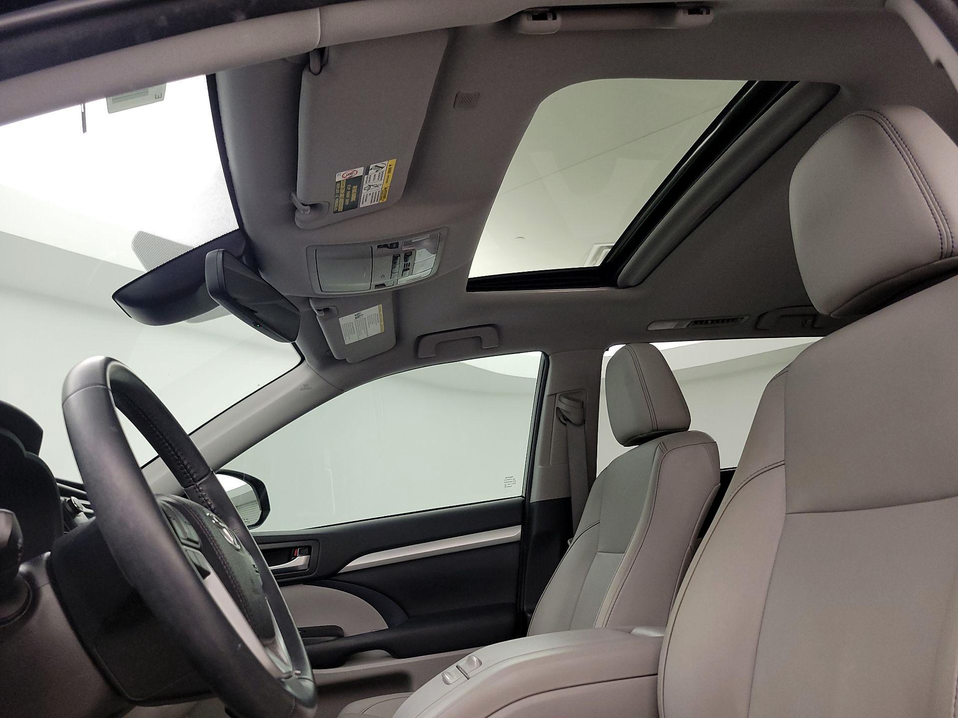 Thumbnail: 2018 Toyota Highlander - 19